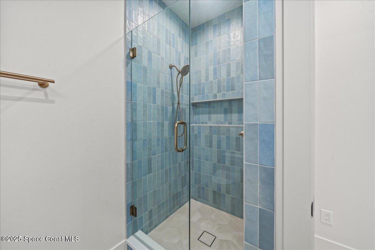 1010 Wave Crest Ave Avenue