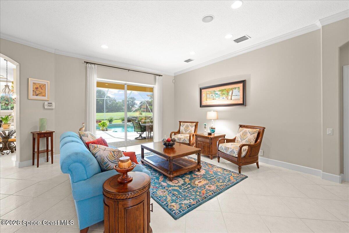 965 Chatsworth Drive