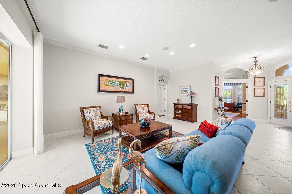 965 Chatsworth Drive