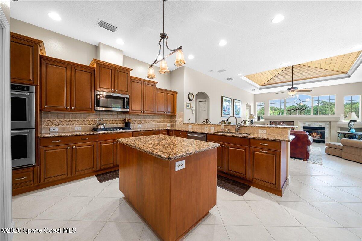 965 Chatsworth Drive