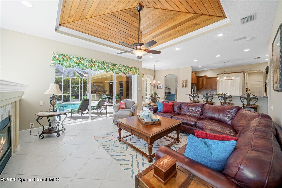 965 Chatsworth Drive