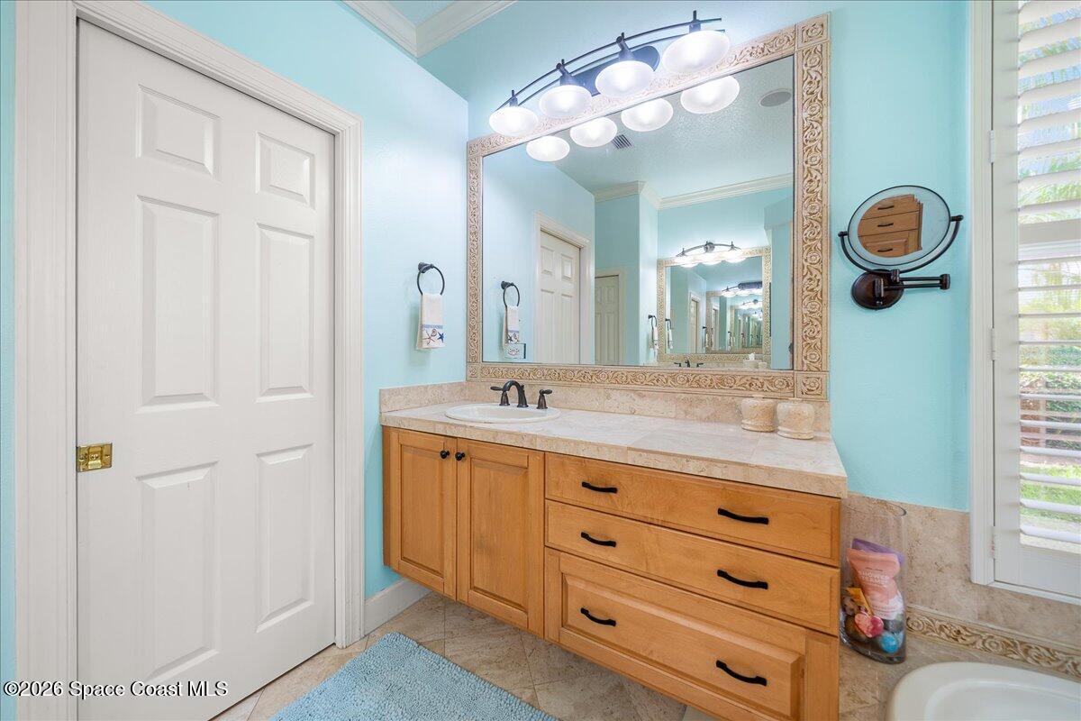 965 Chatsworth Drive