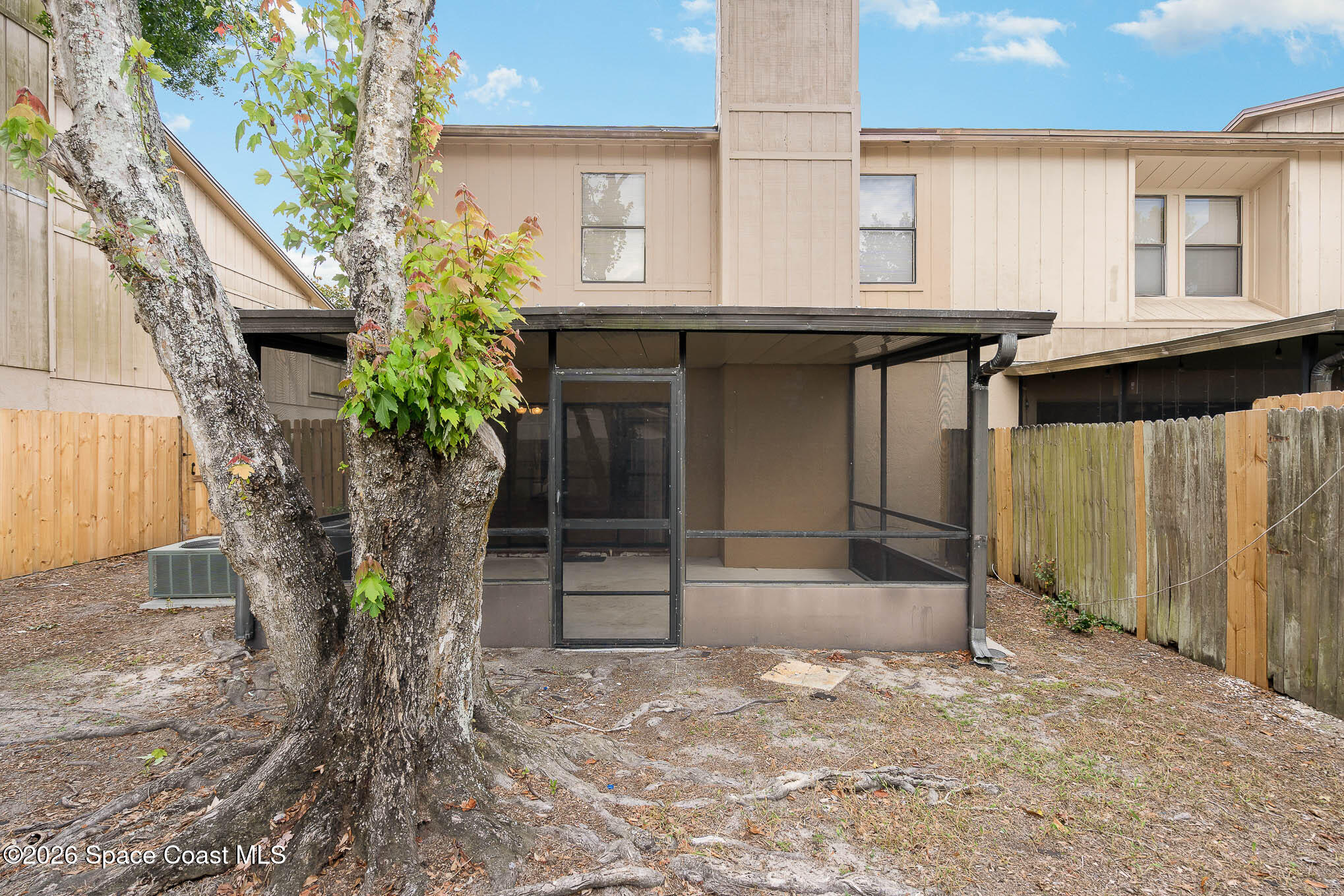 1911 Cashew Courtway