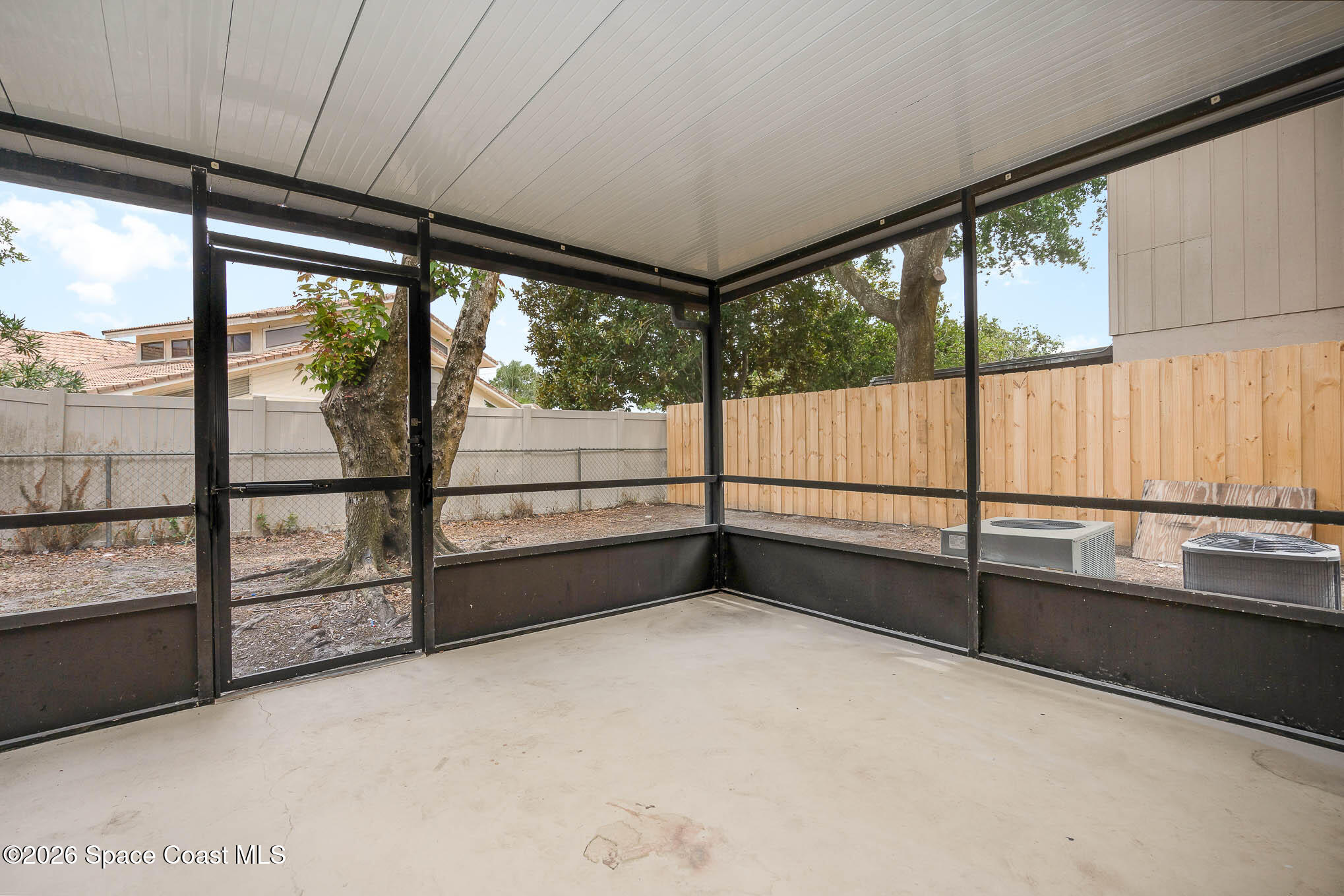 1911 Cashew Courtway