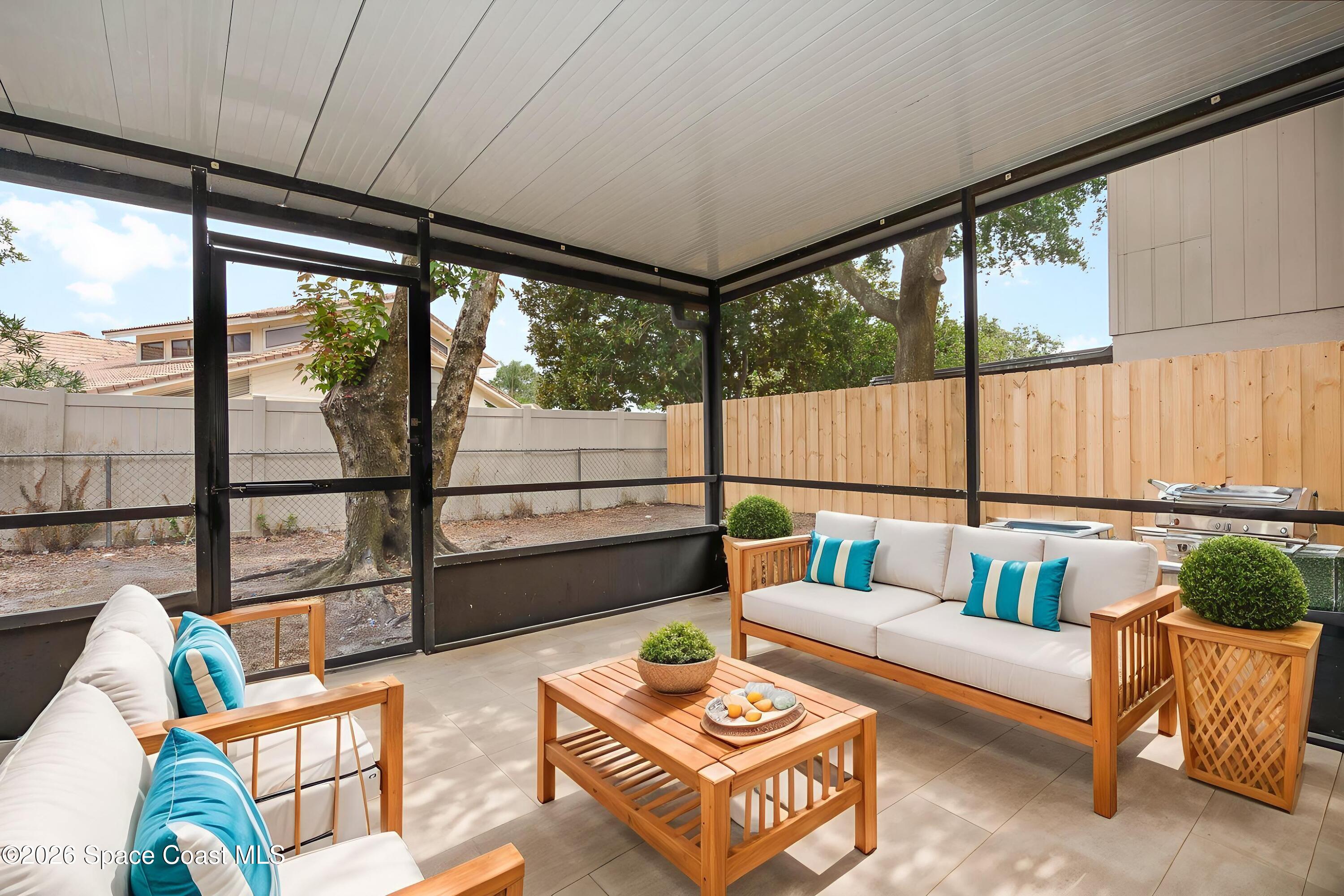 1911 Cashew Courtway