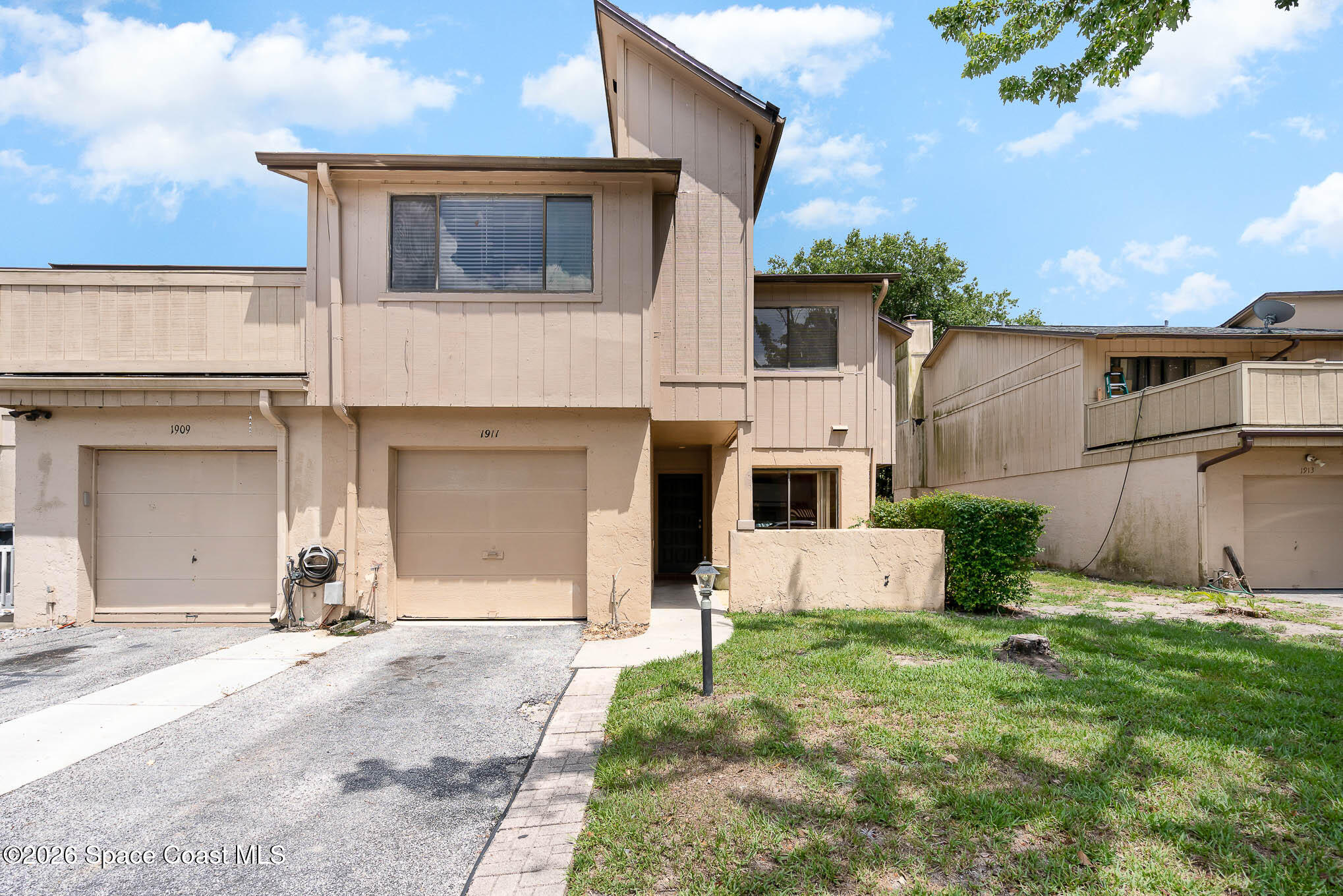 1911 Cashew Courtway