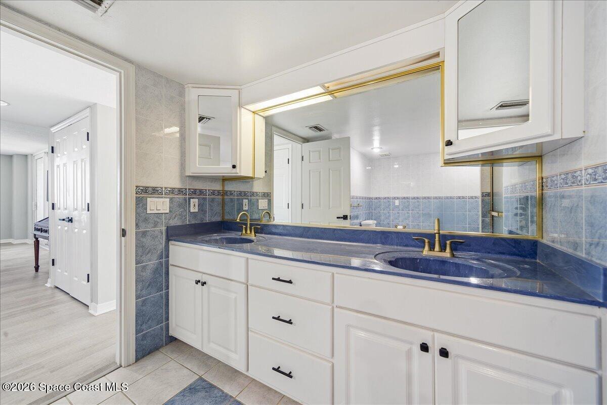 5635 S Highway A1a A504