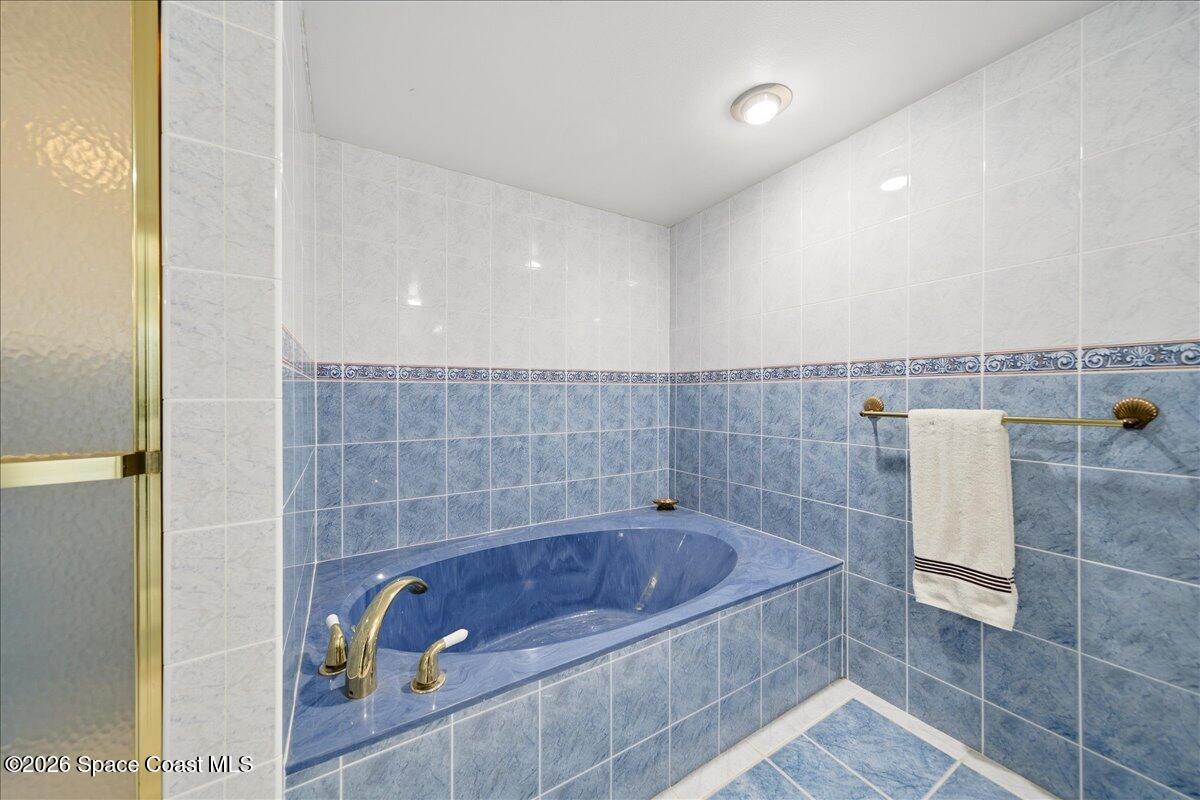 5635 S Highway A1a A504