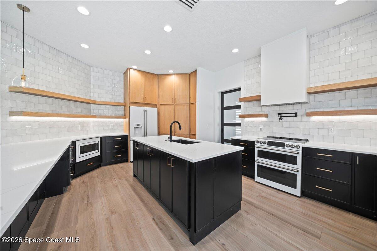 300 Amberjack Place