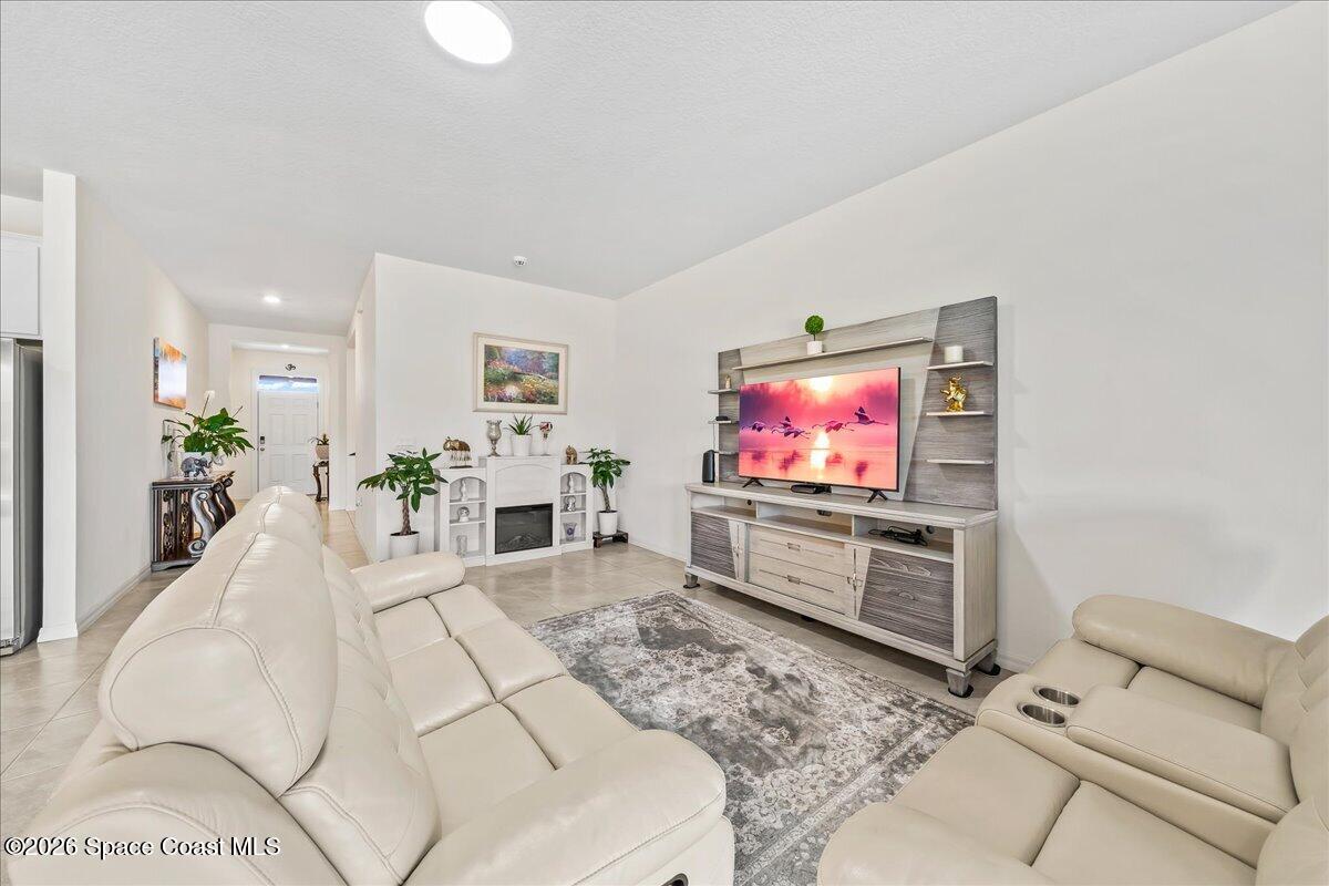 2193 Capital Drive SE