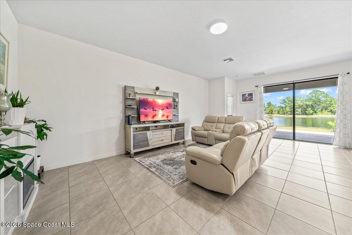 2193 Capital Drive SE