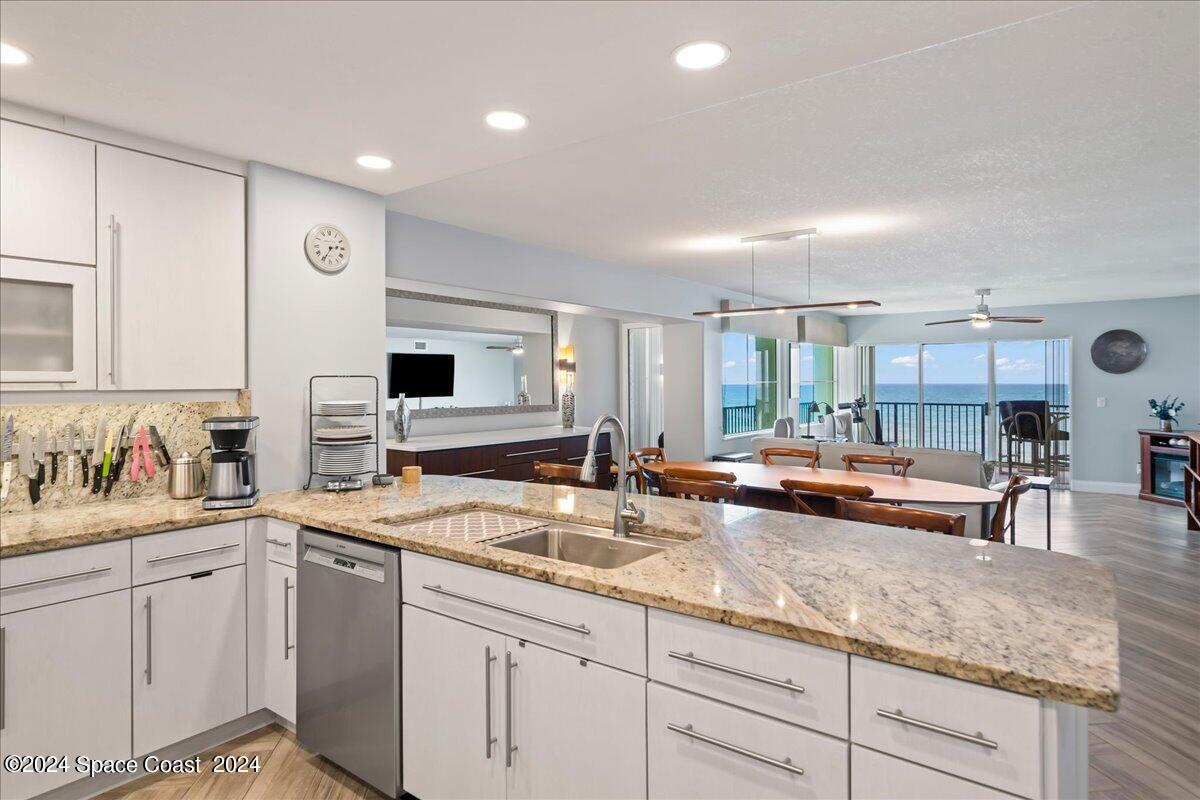 2725 N Highway A1a 301