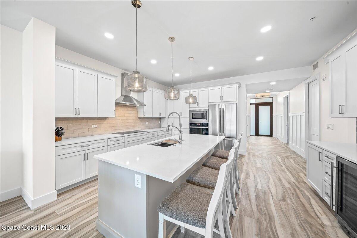 205 Strand Drive, 202