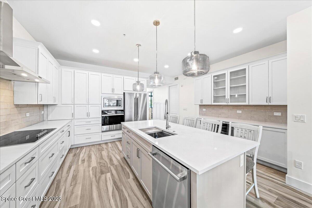 205 Strand Drive, 202