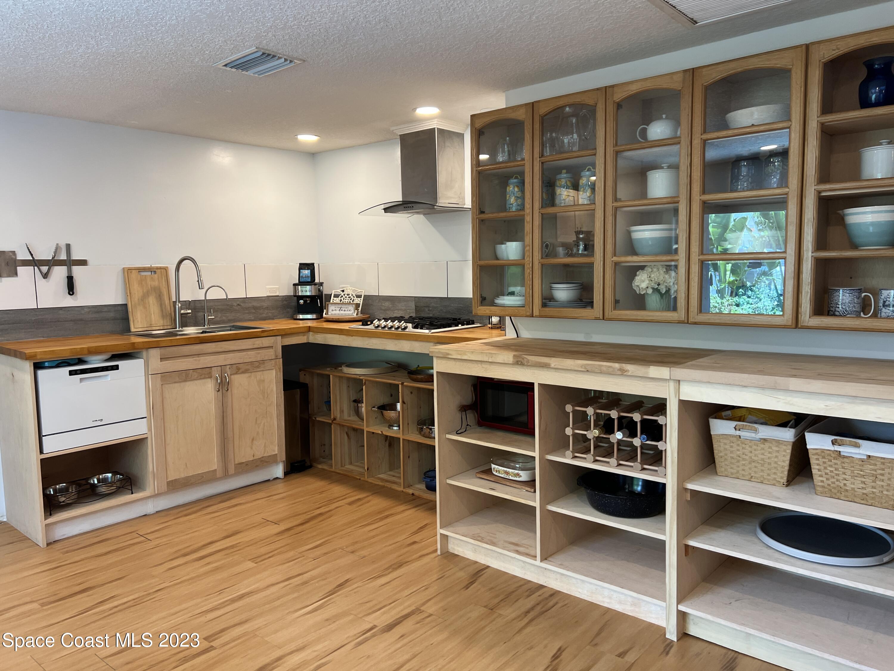 526 Sunset Boulevard