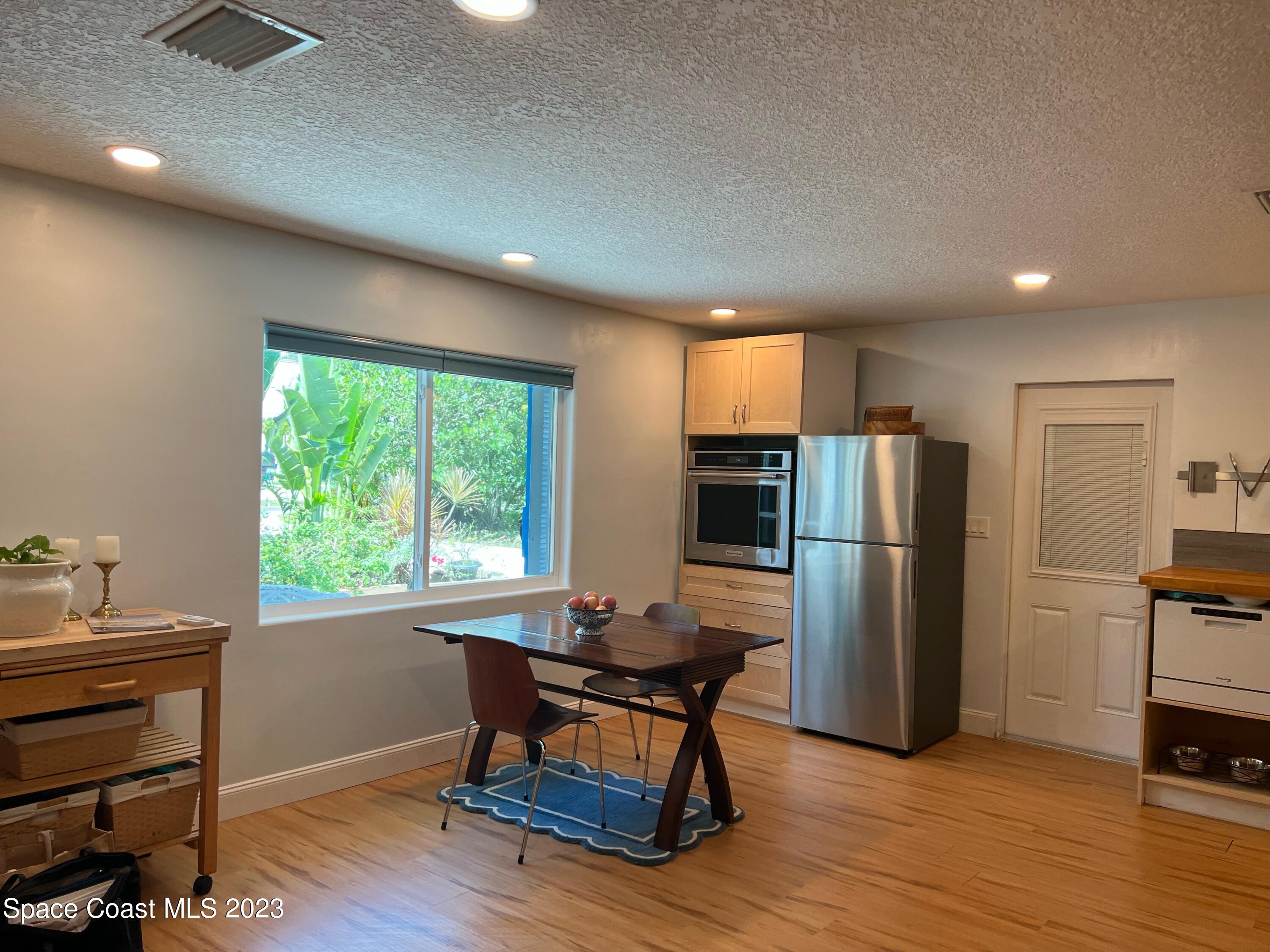 526 Sunset Boulevard