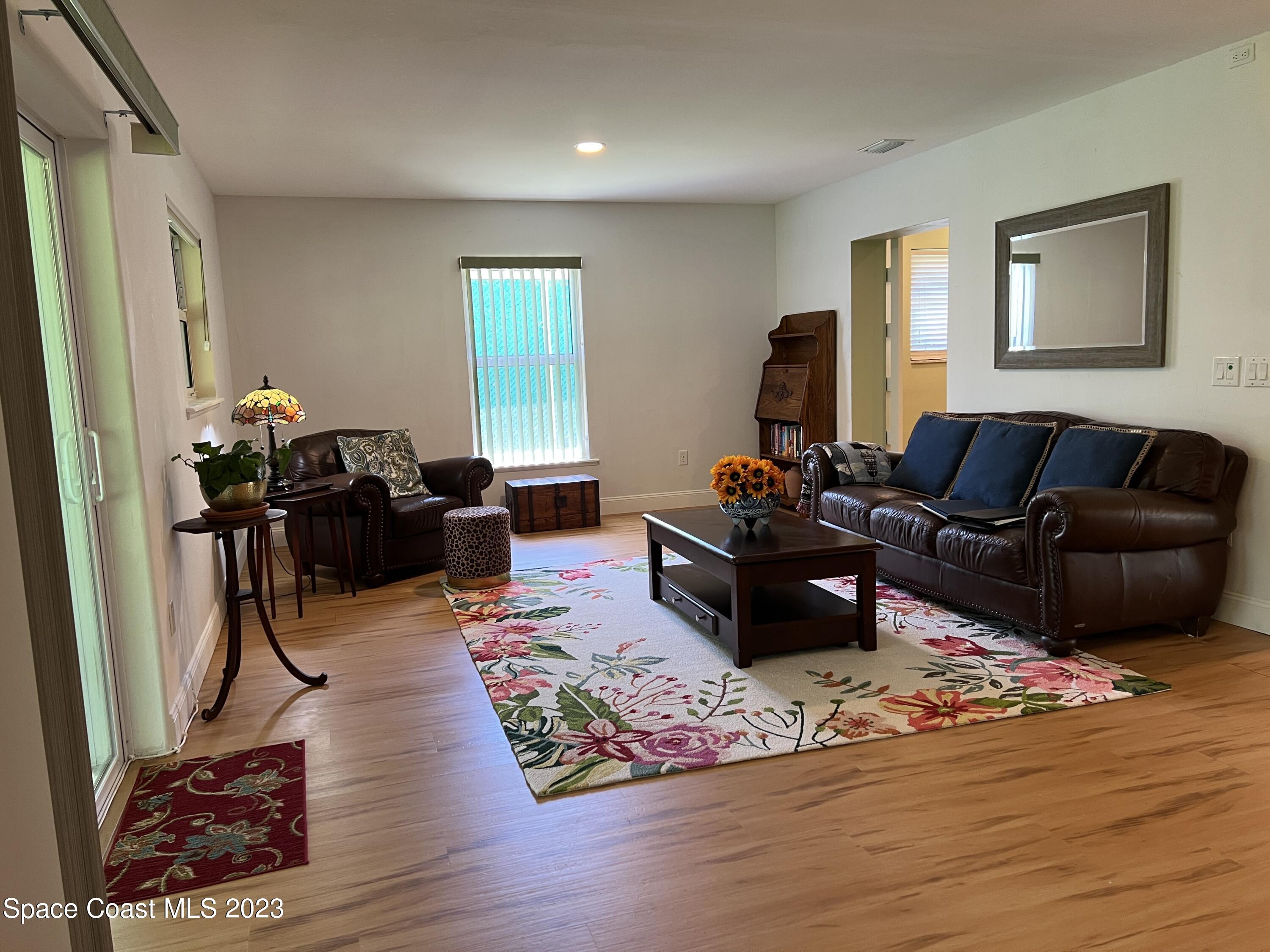 526 Sunset Boulevard