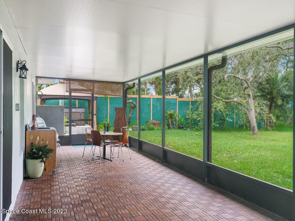 526 Sunset Boulevard