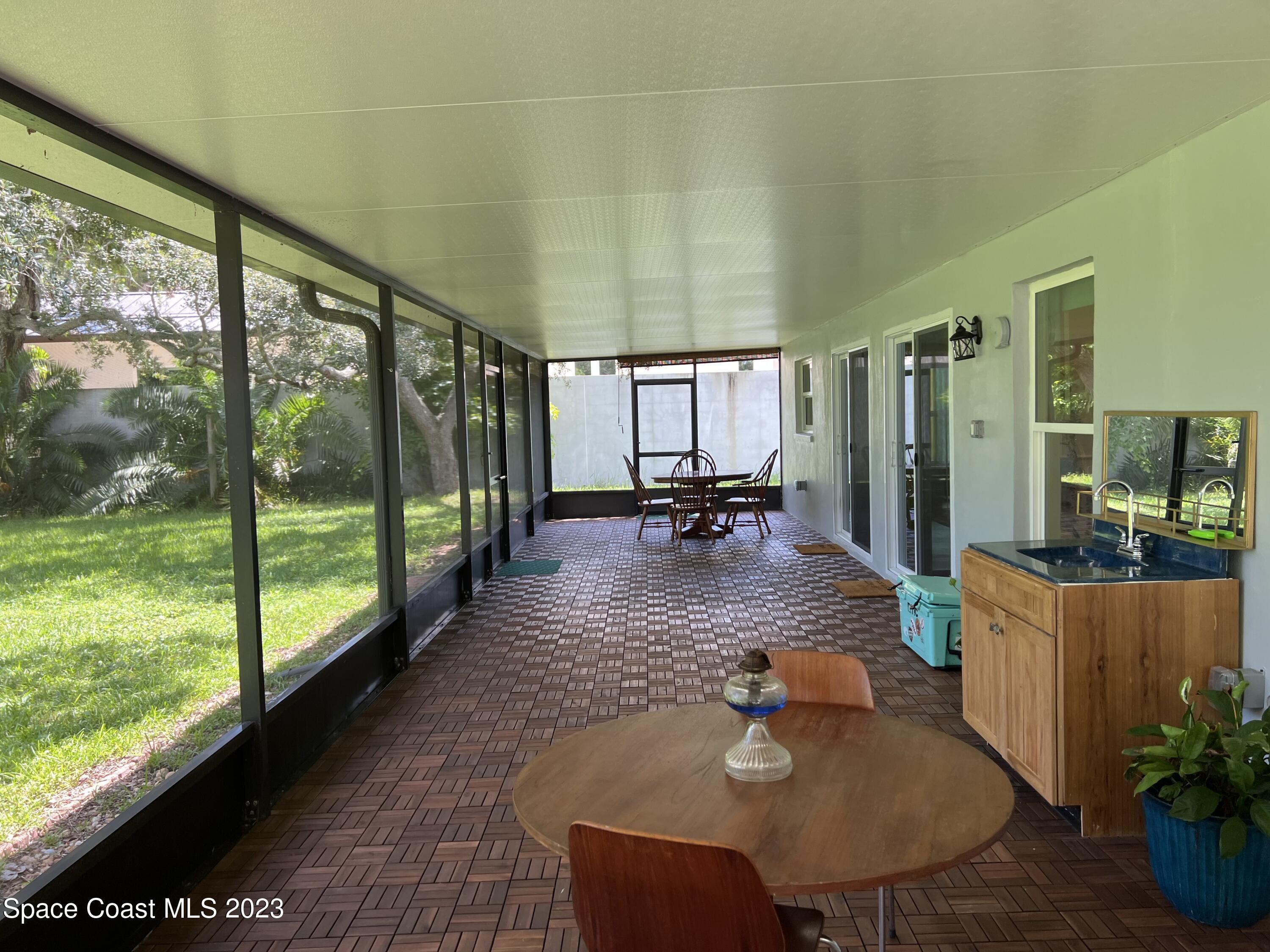 526 Sunset Boulevard