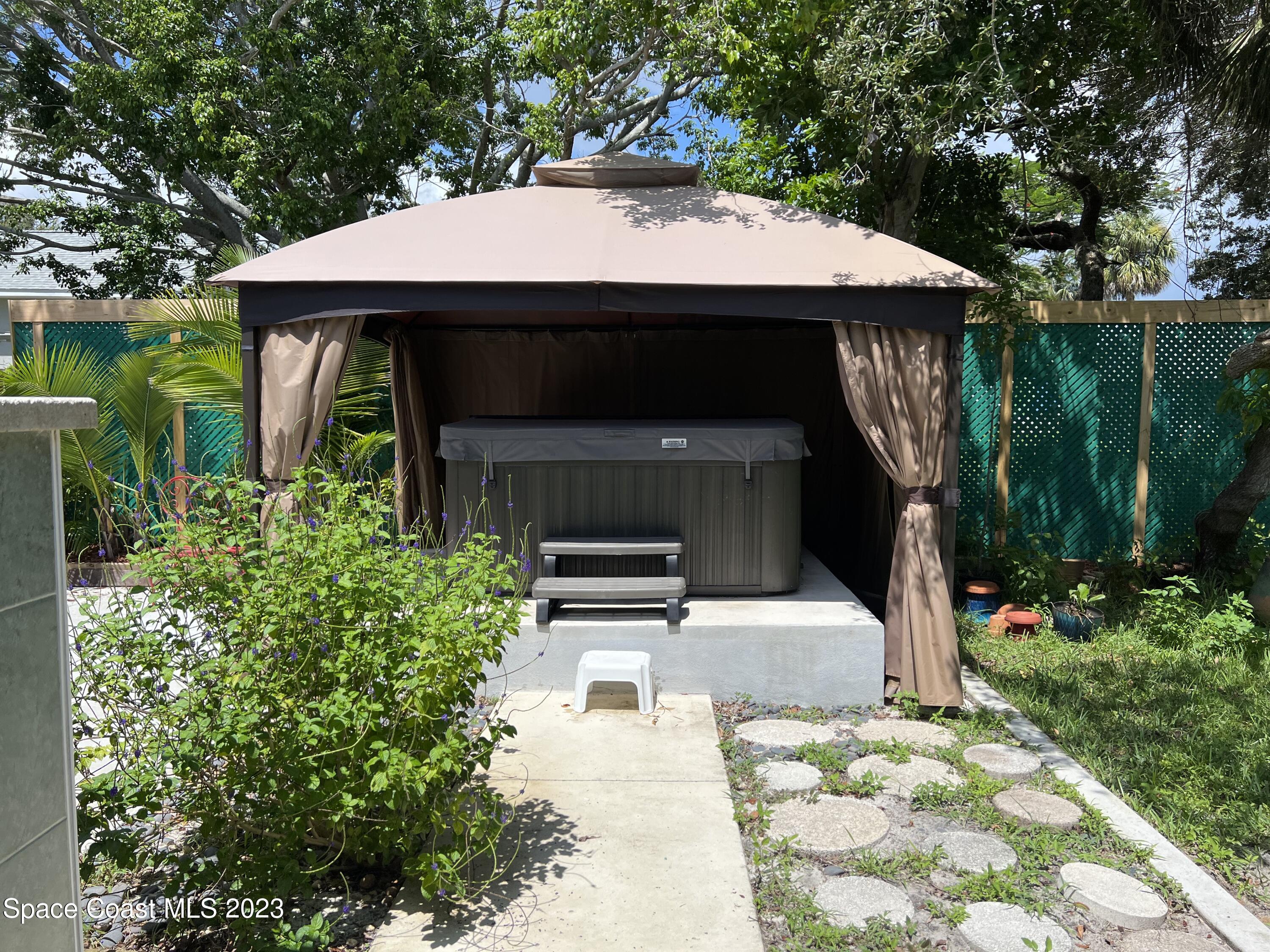 526 Sunset Boulevard