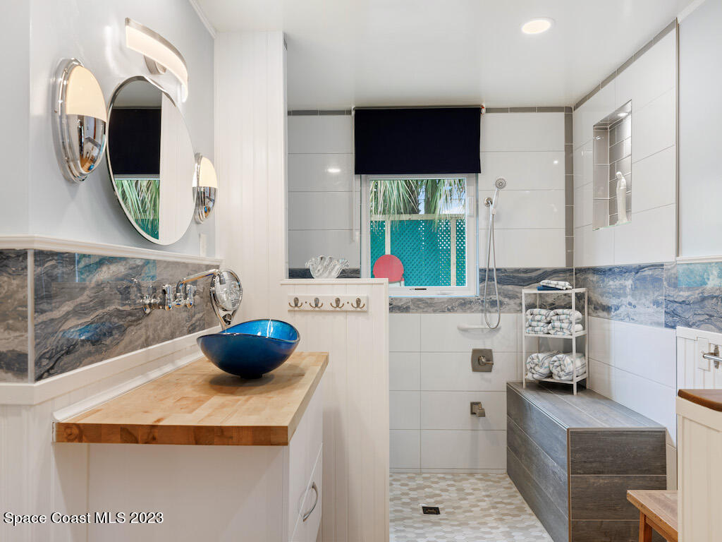 526 Sunset Boulevard