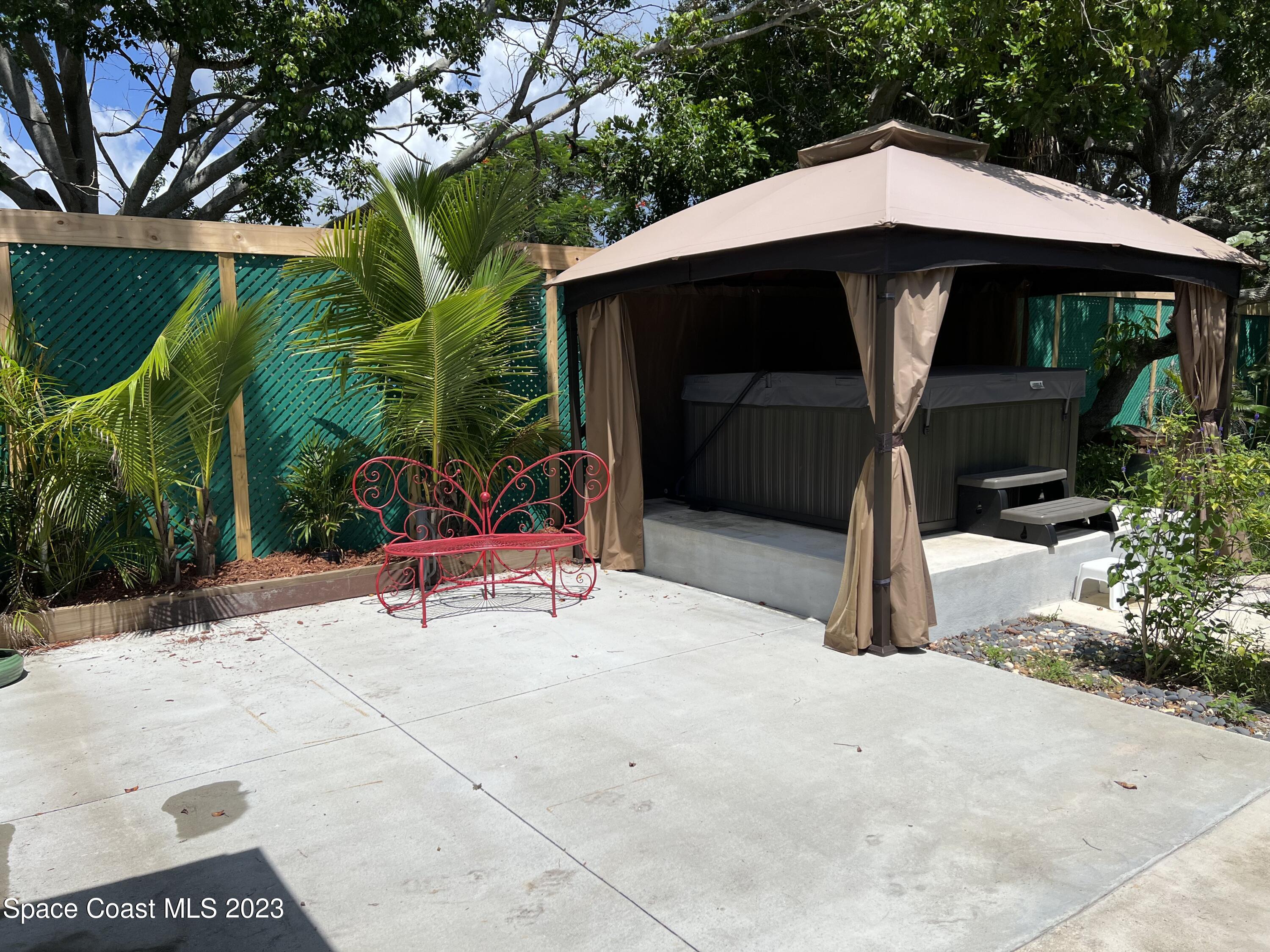 526 Sunset Boulevard