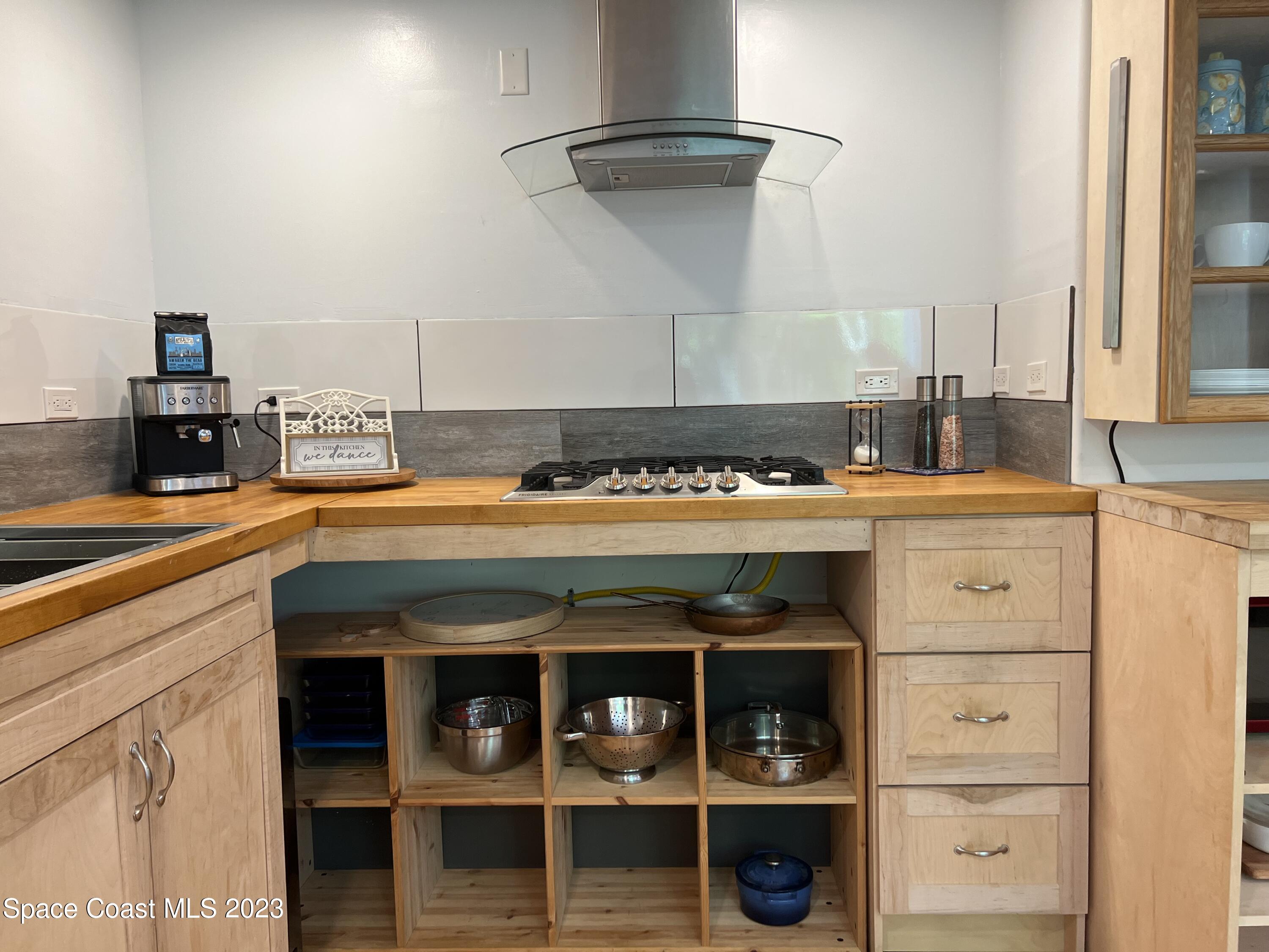 526 Sunset Boulevard