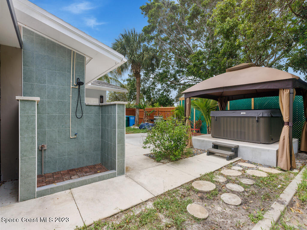 526 Sunset Boulevard