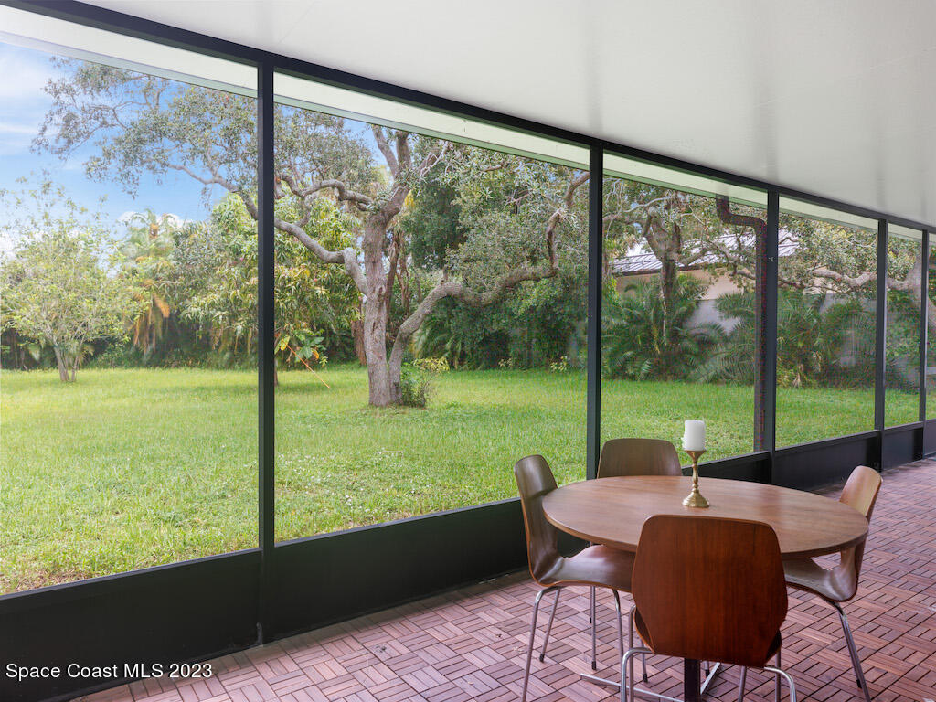 526 Sunset Boulevard