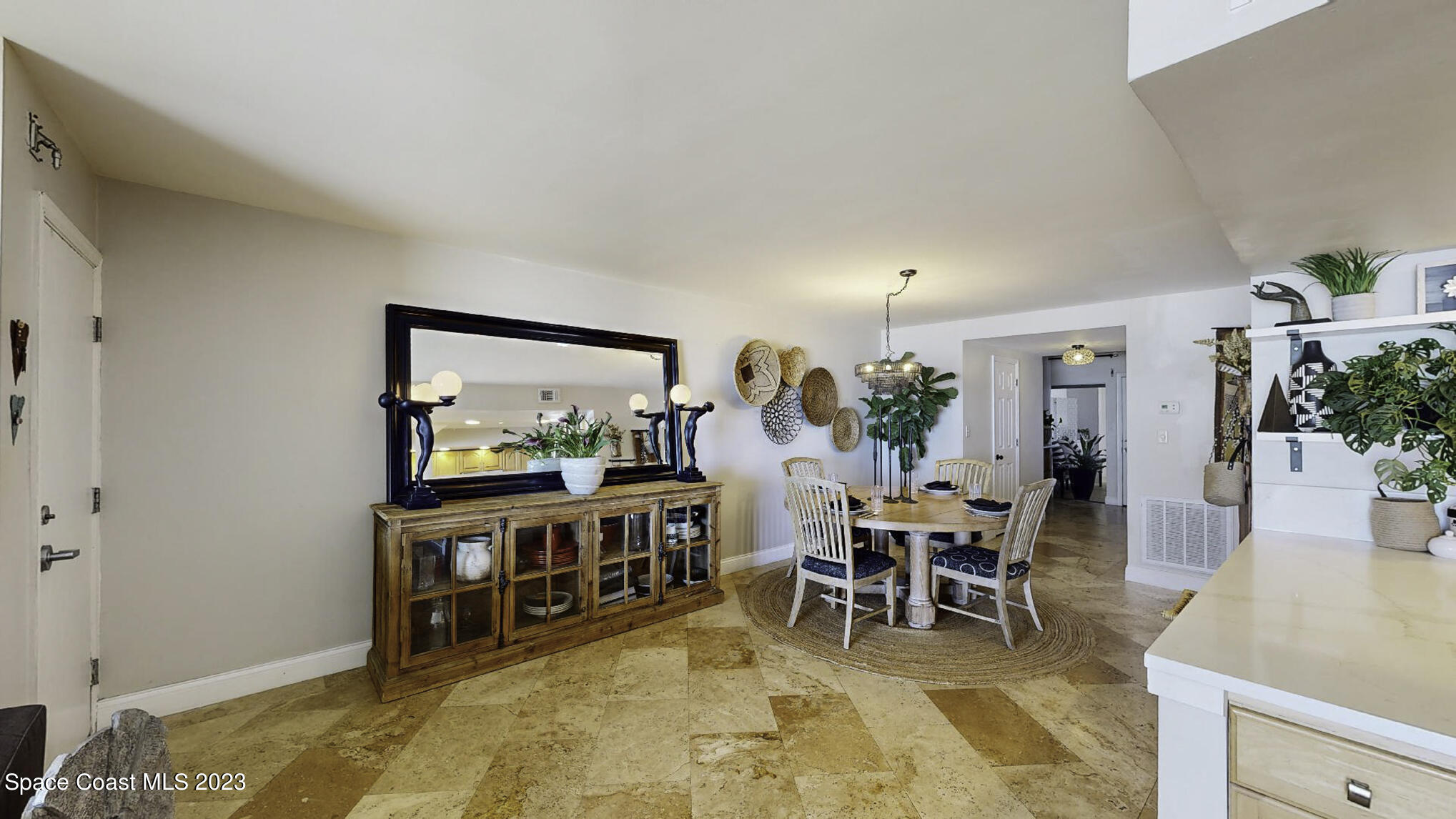 2105 Atlantic Street, 621