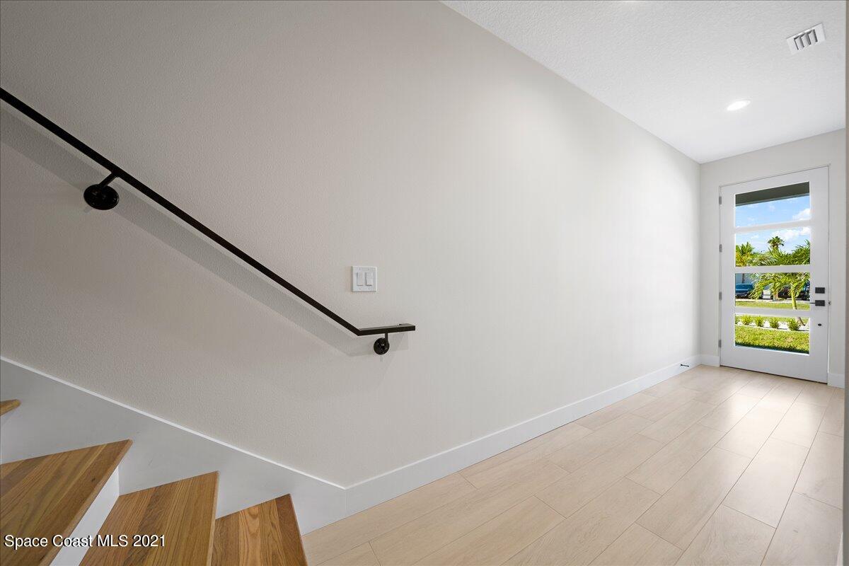 225 6th Avenue