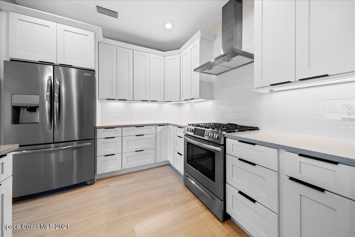 225 6th Avenue