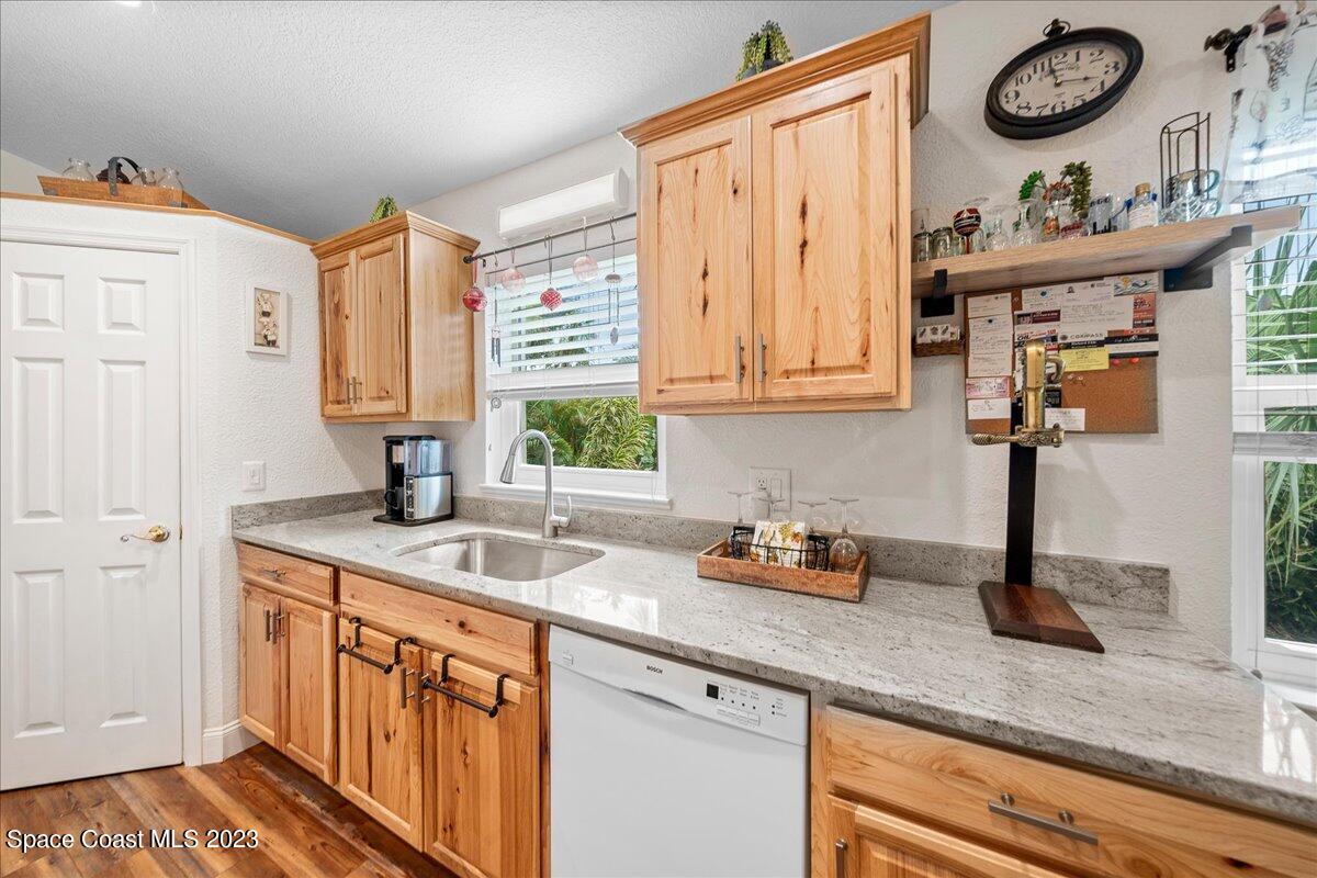 5572 Cord Grass Lane