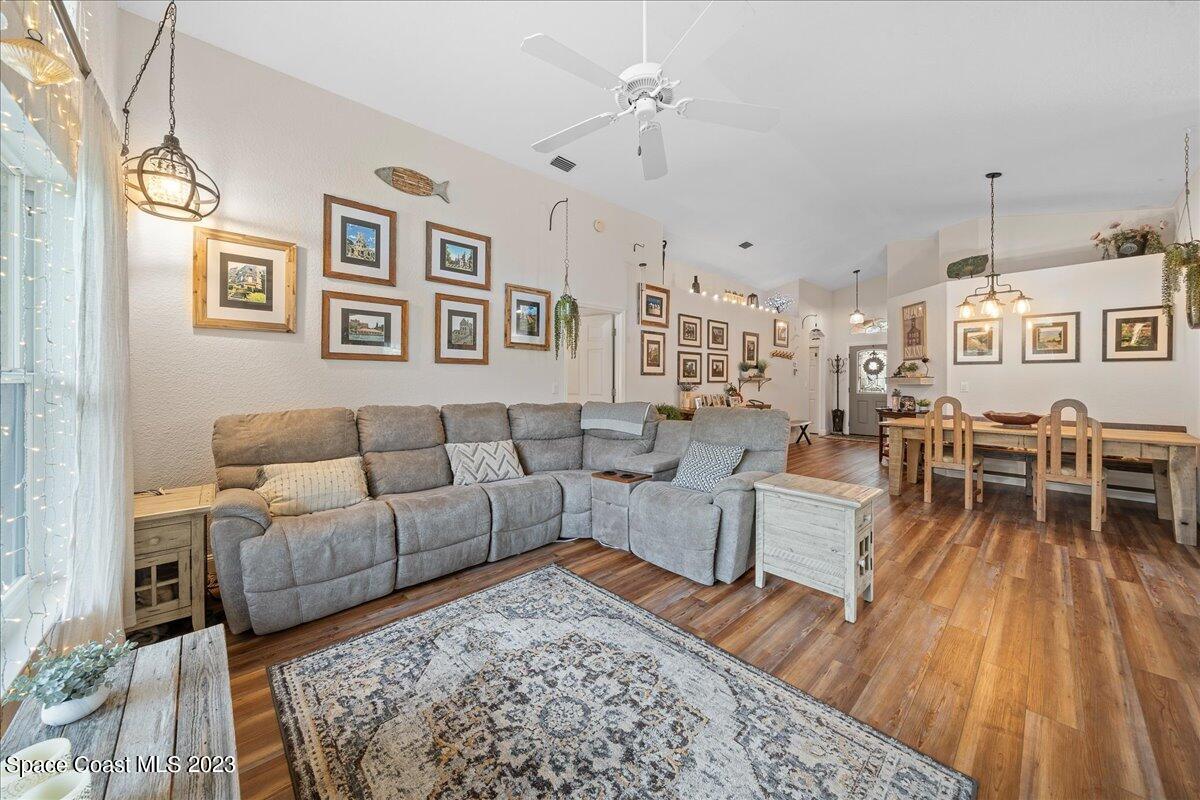 5572 Cord Grass Lane