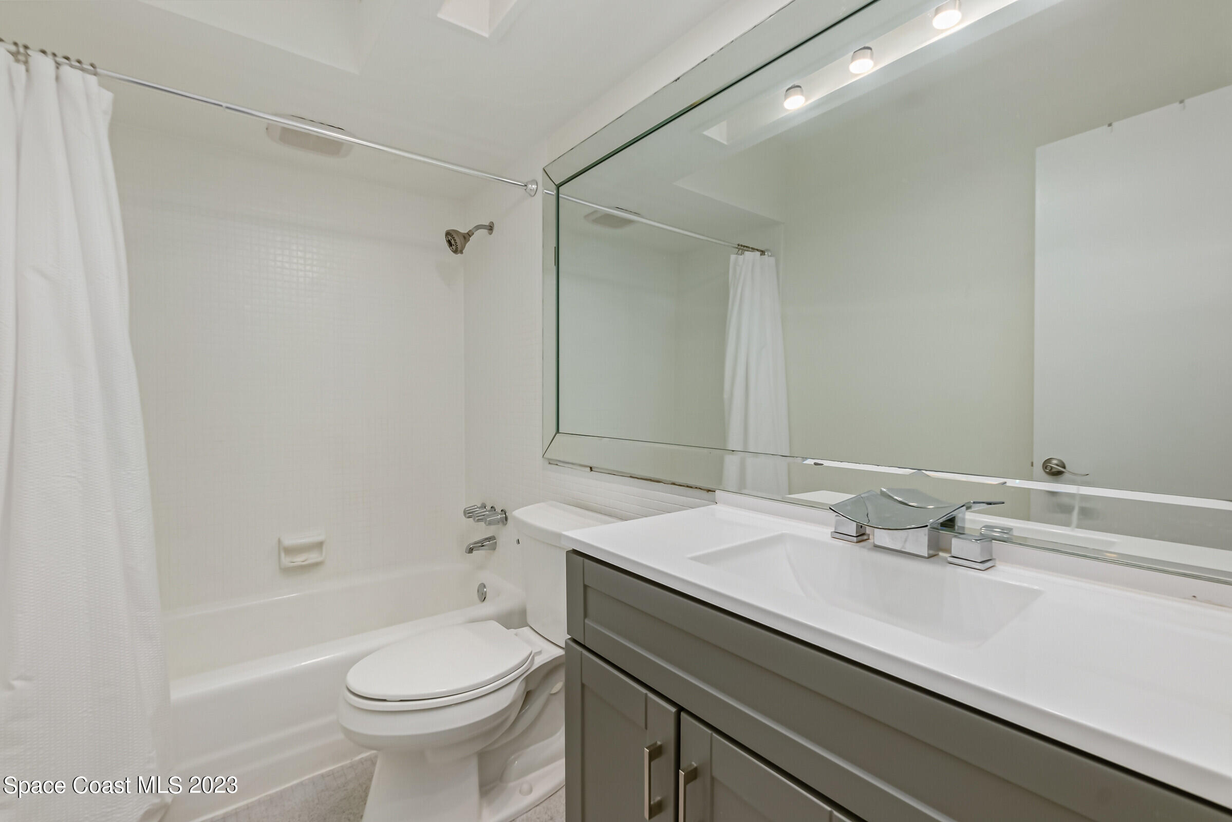 1273 Highway A1a, 206