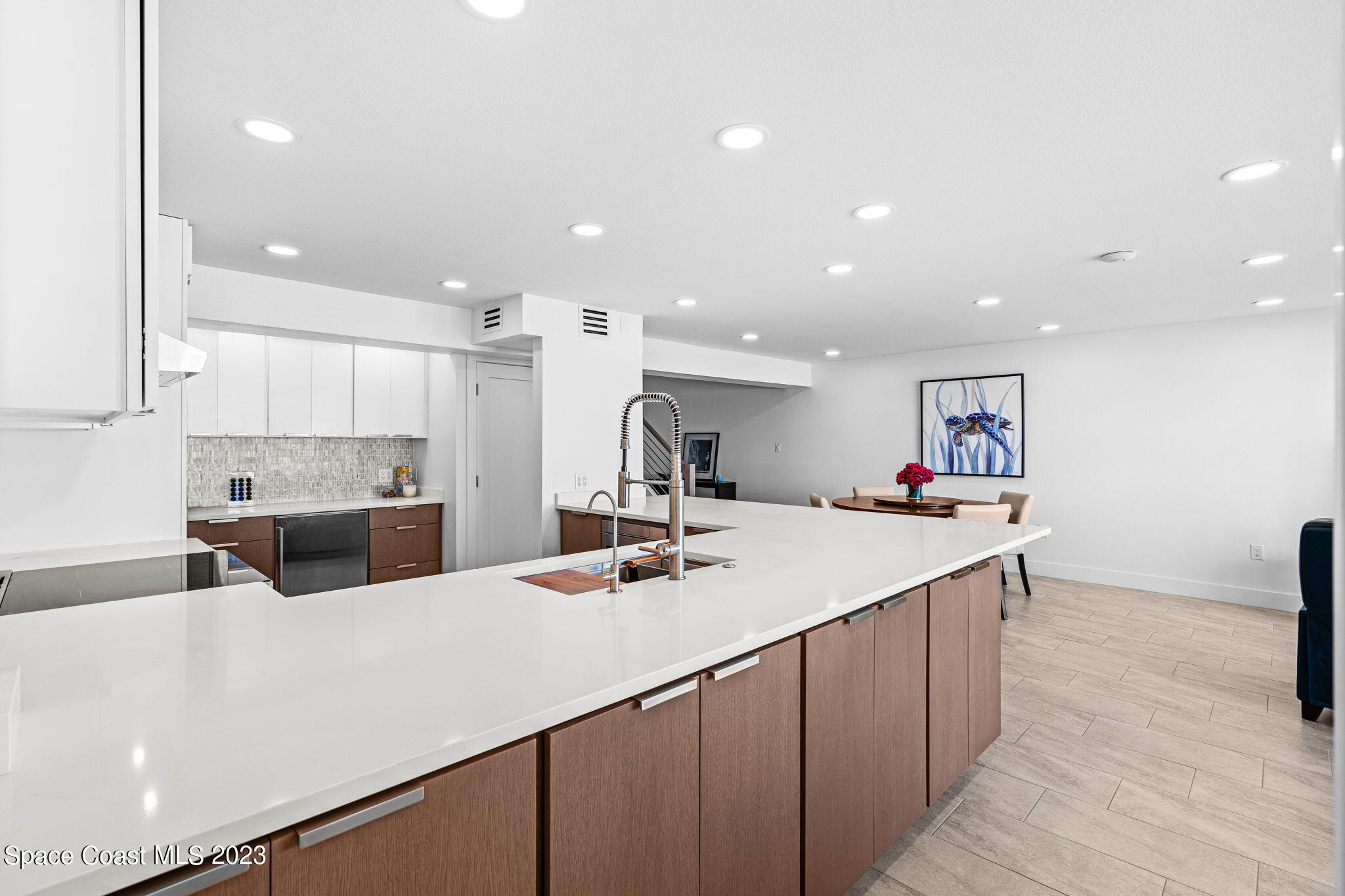2203 Atlantic Street, 723