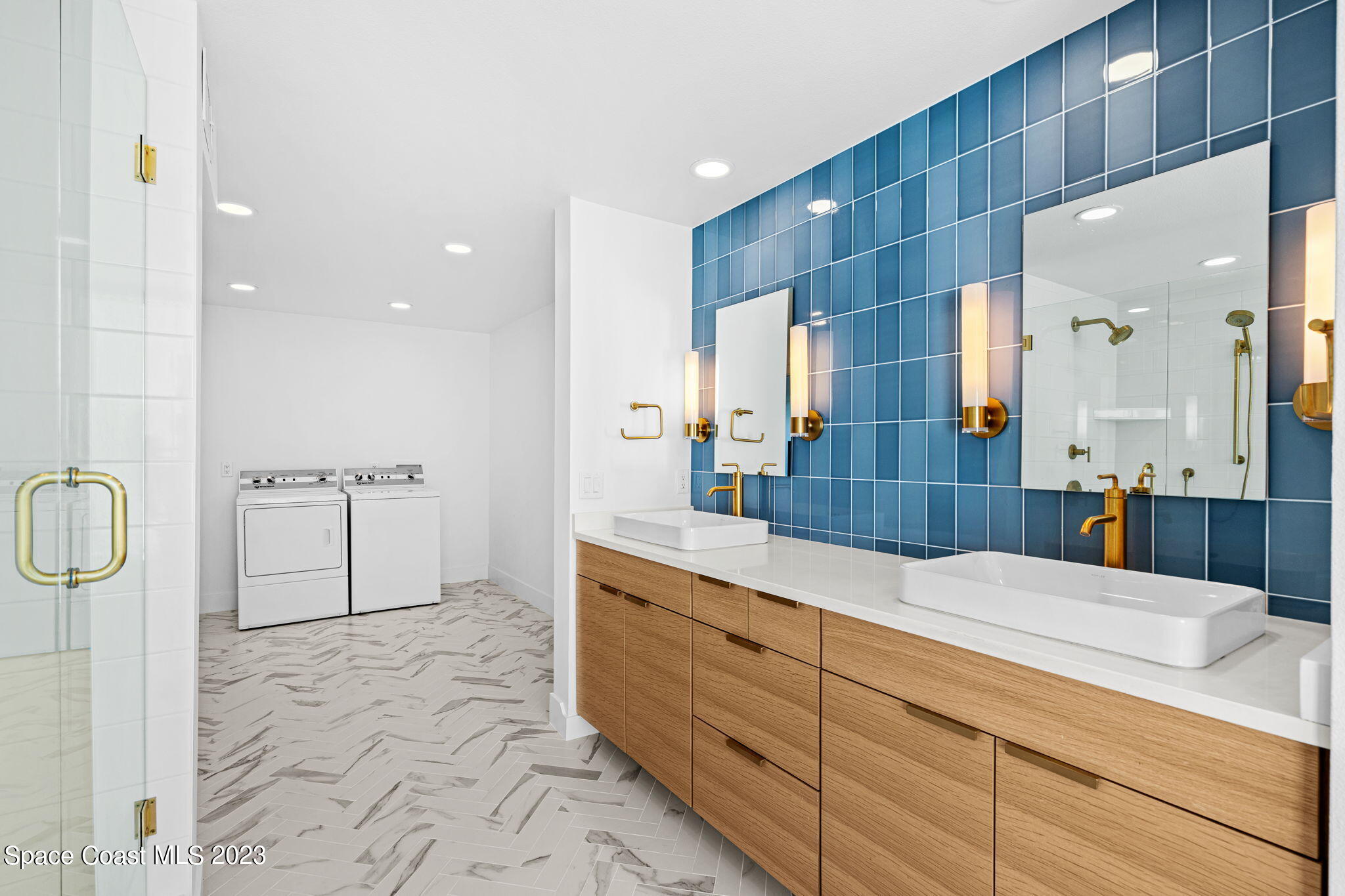 2203 Atlantic Street, 723