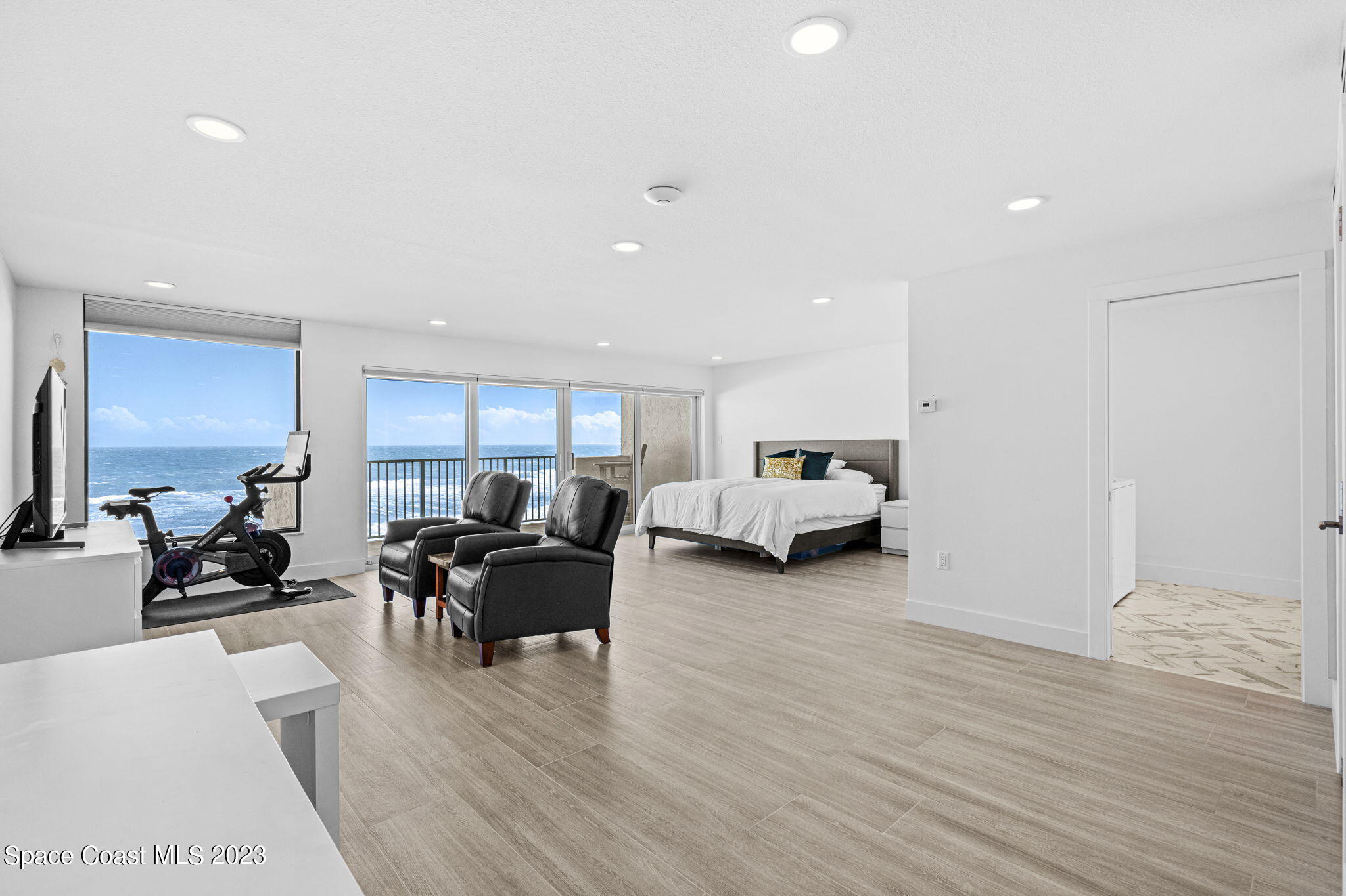 2203 Atlantic Street, 723