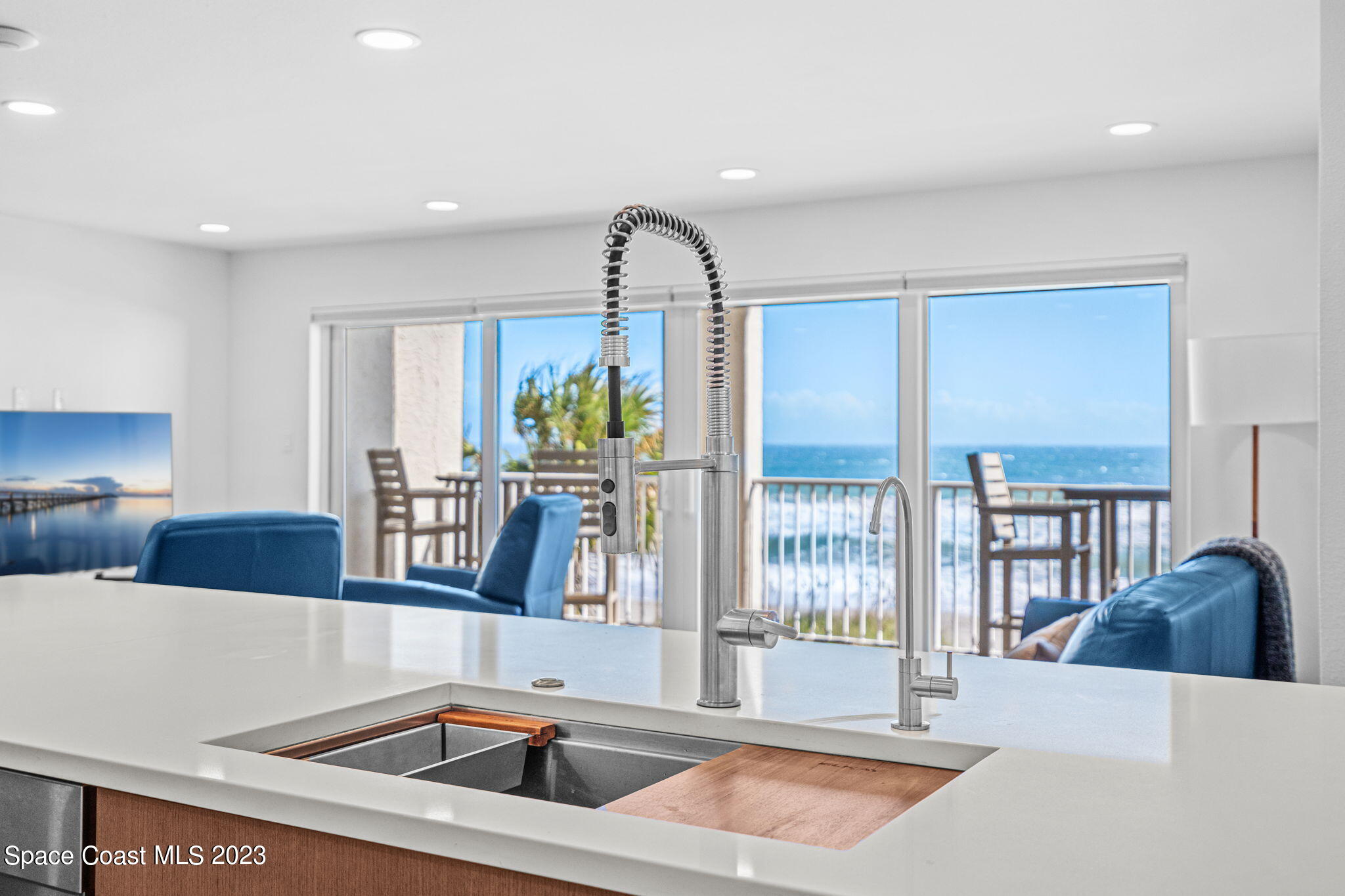 2203 Atlantic Street, 723