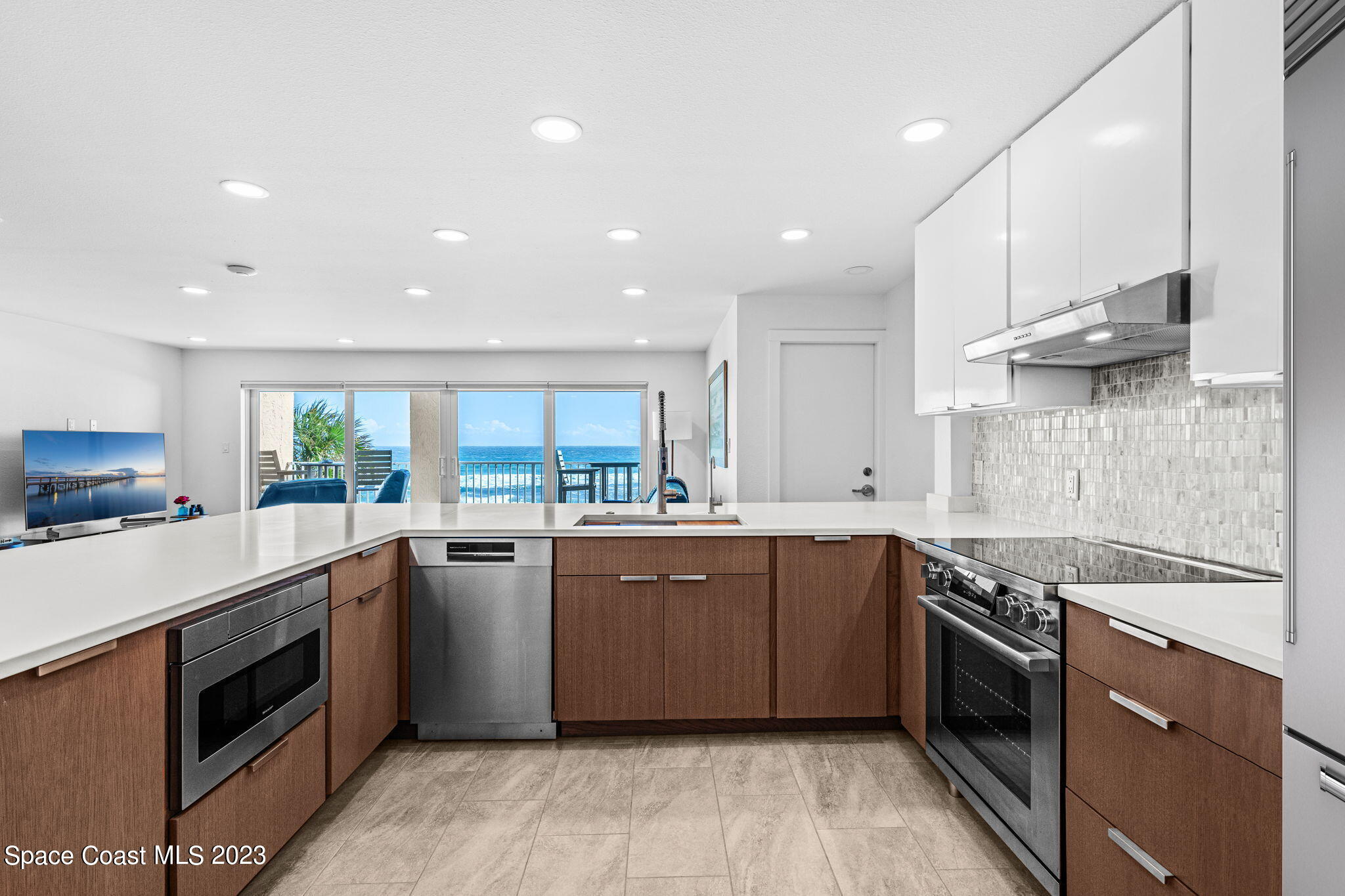 2203 Atlantic Street, 723
