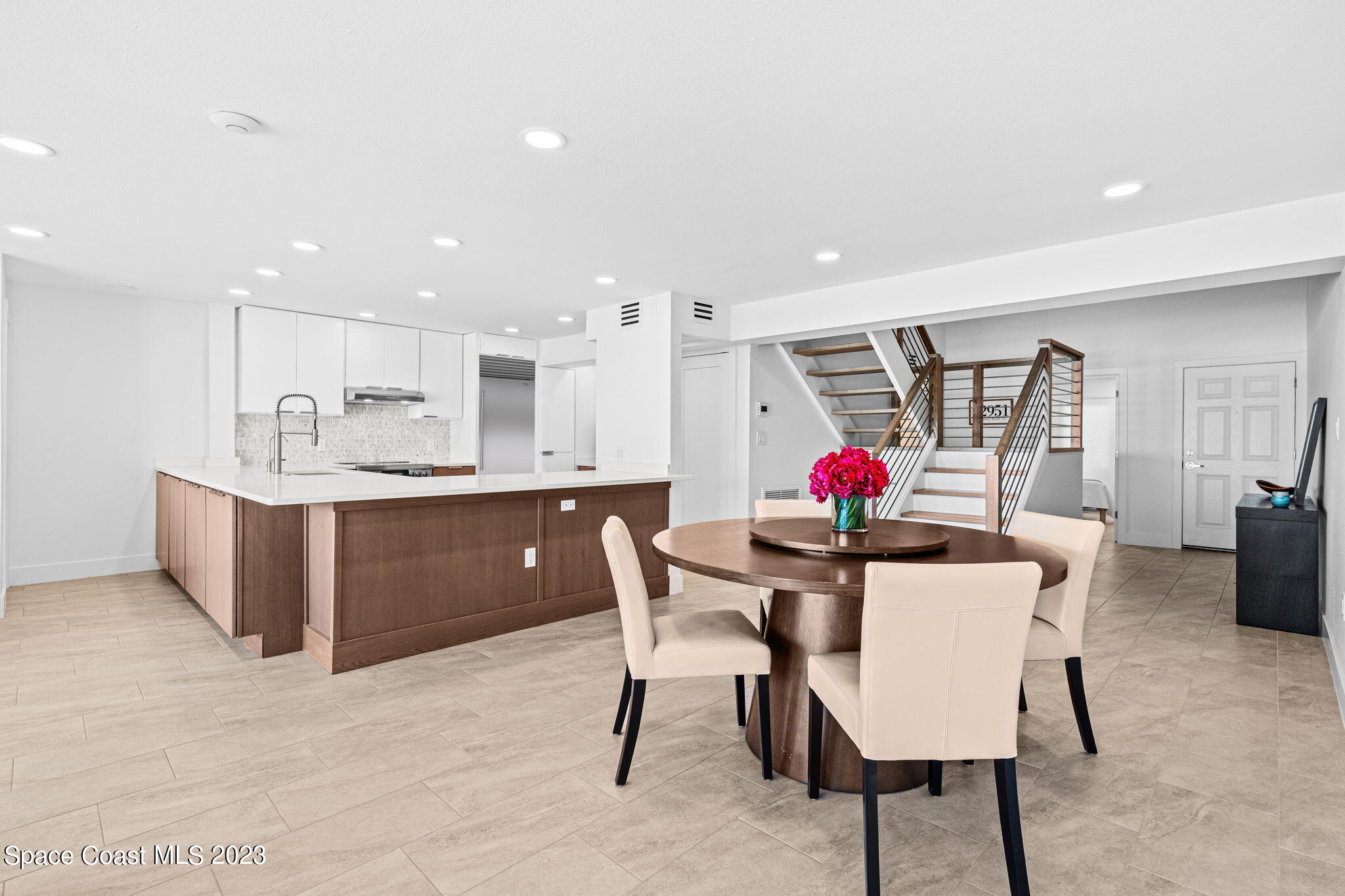 2203 Atlantic Street, 723