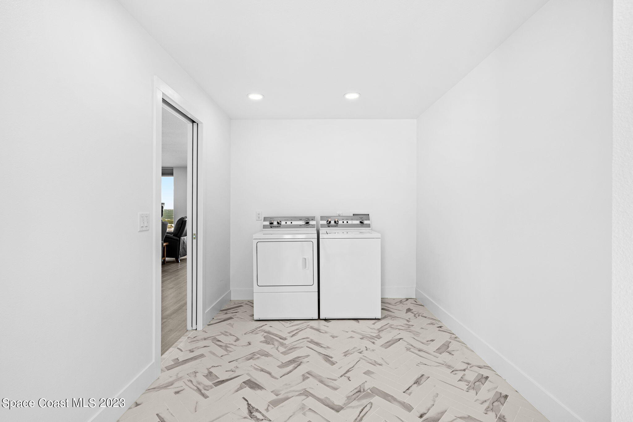 2203 Atlantic Street, 723