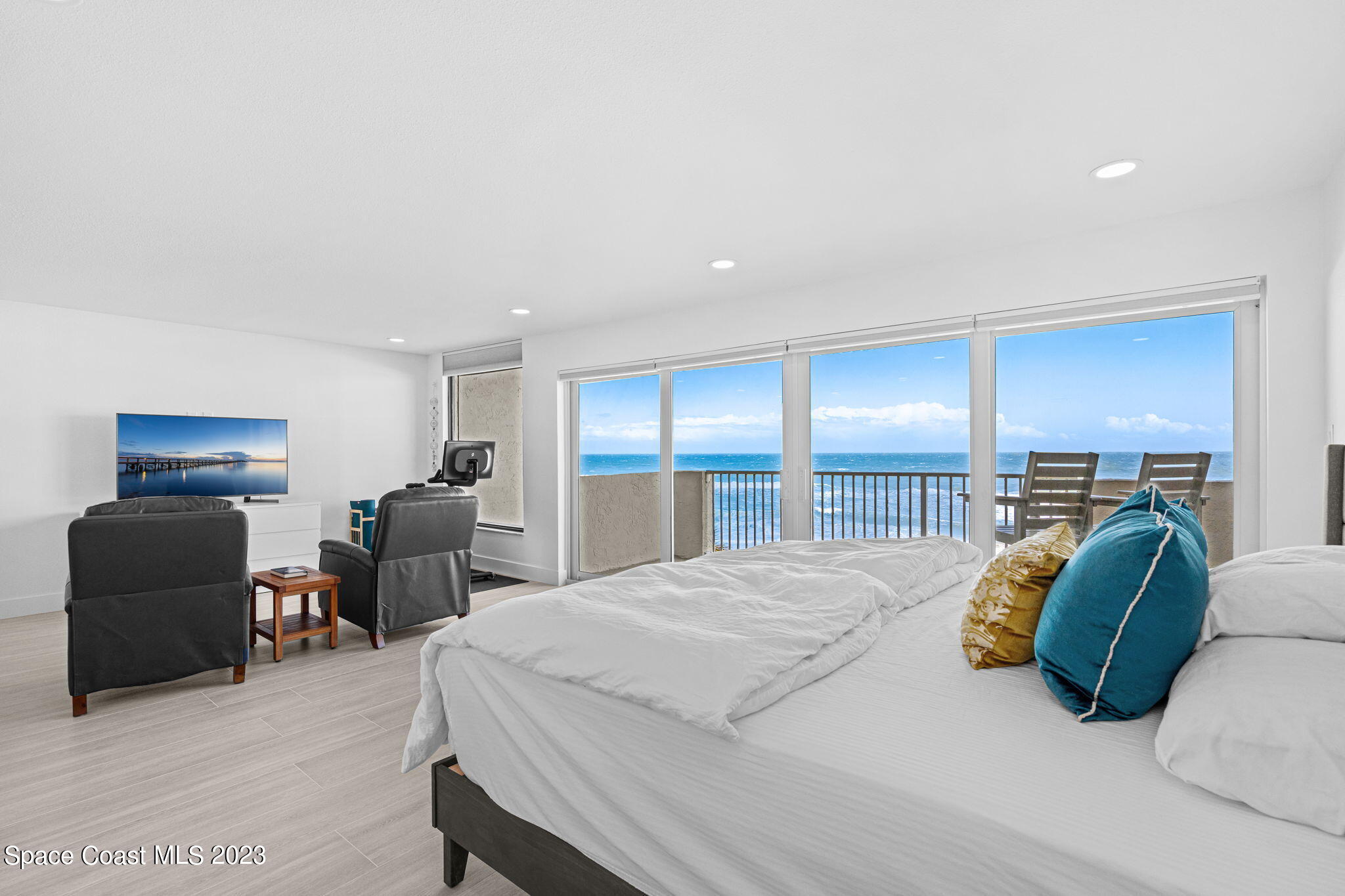 2203 Atlantic Street, 723