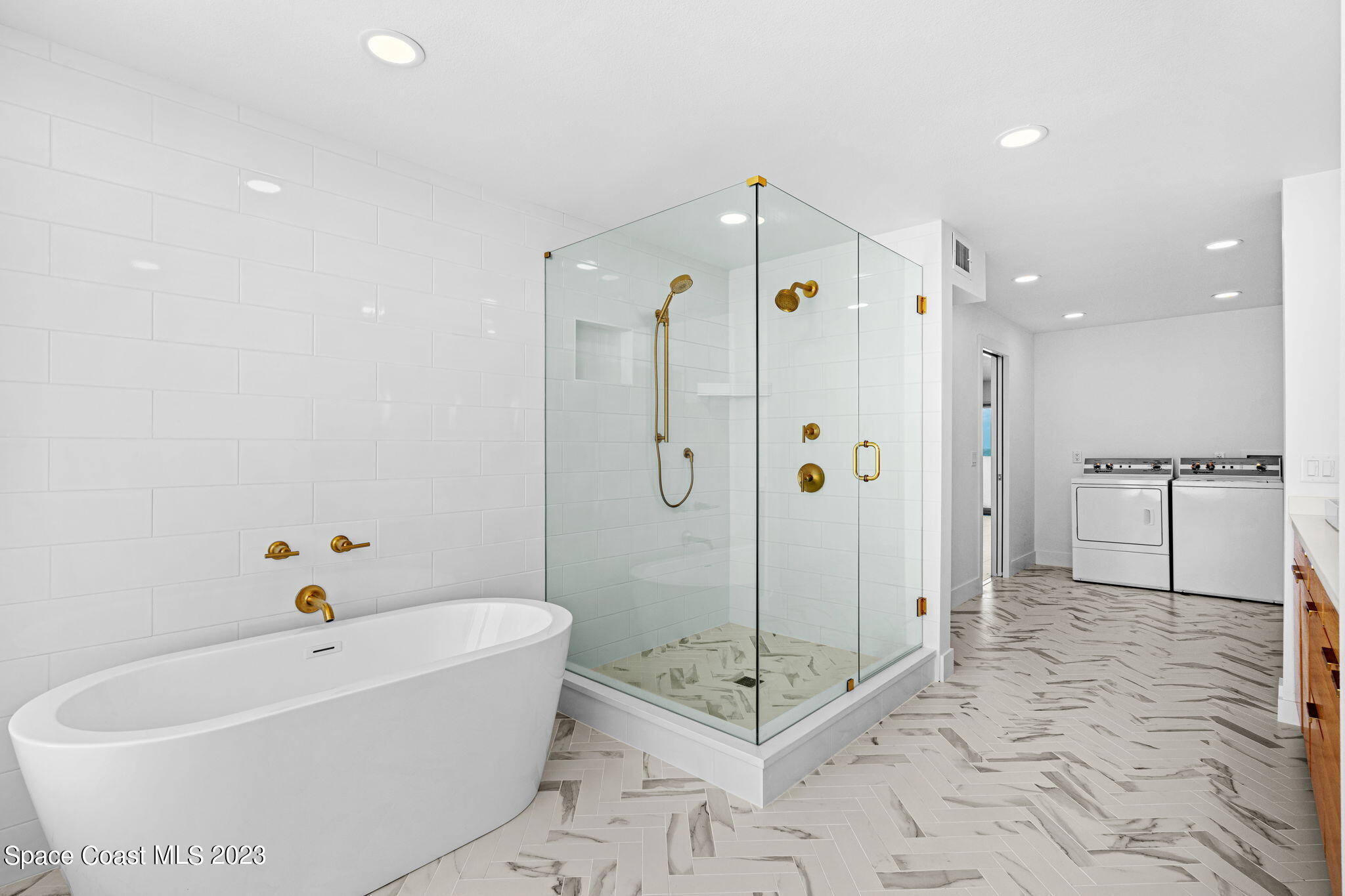 2203 Atlantic Street, 723