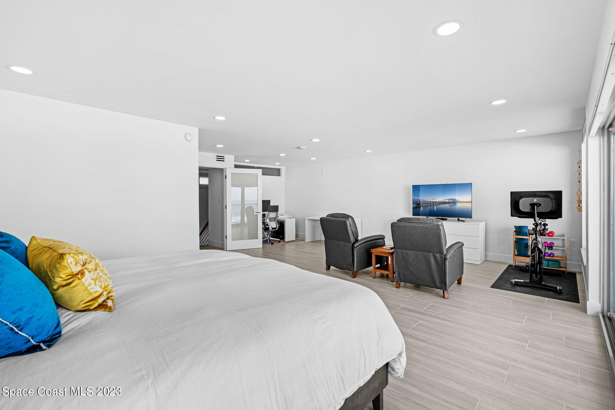 2203 Atlantic Street, 723