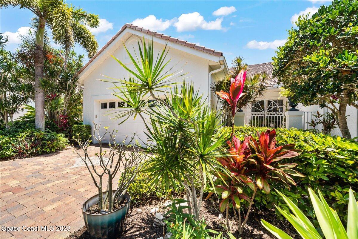 929 Aquarina Boulevard