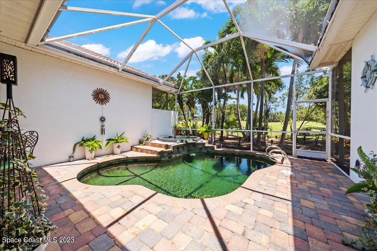 929 Aquarina Boulevard