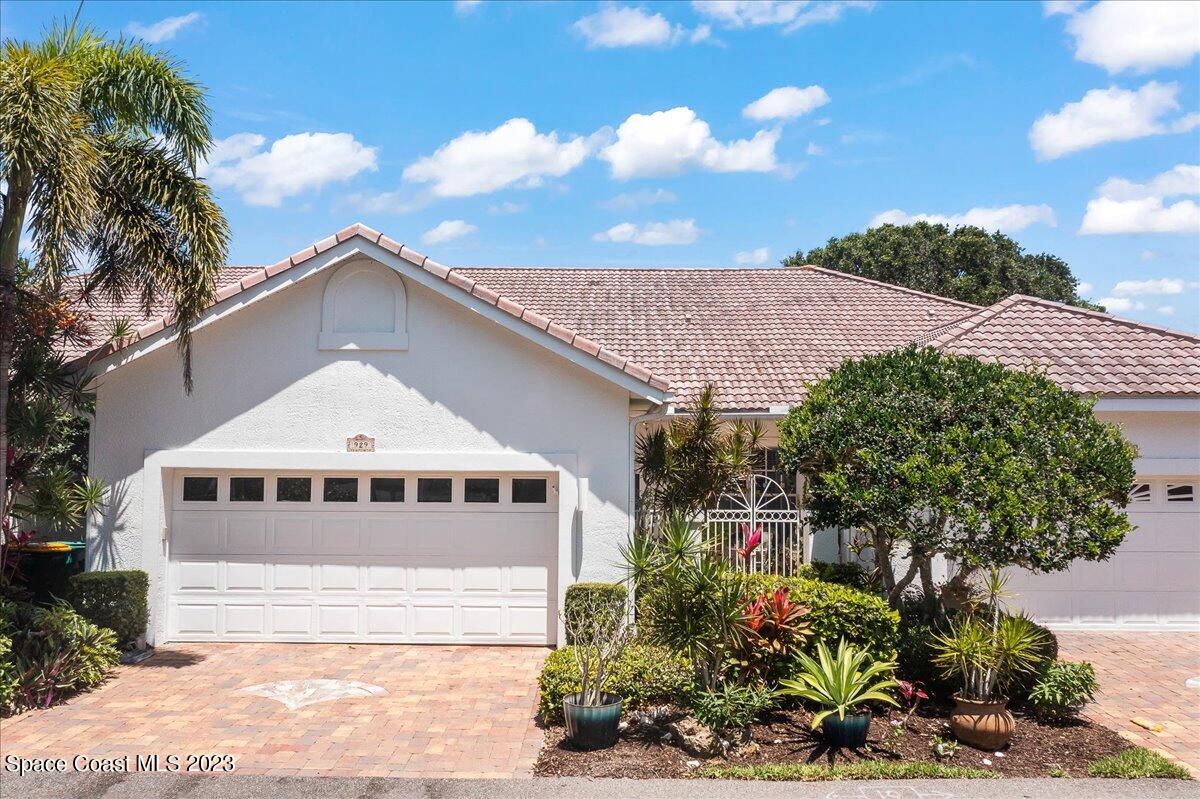 929 Aquarina Boulevard