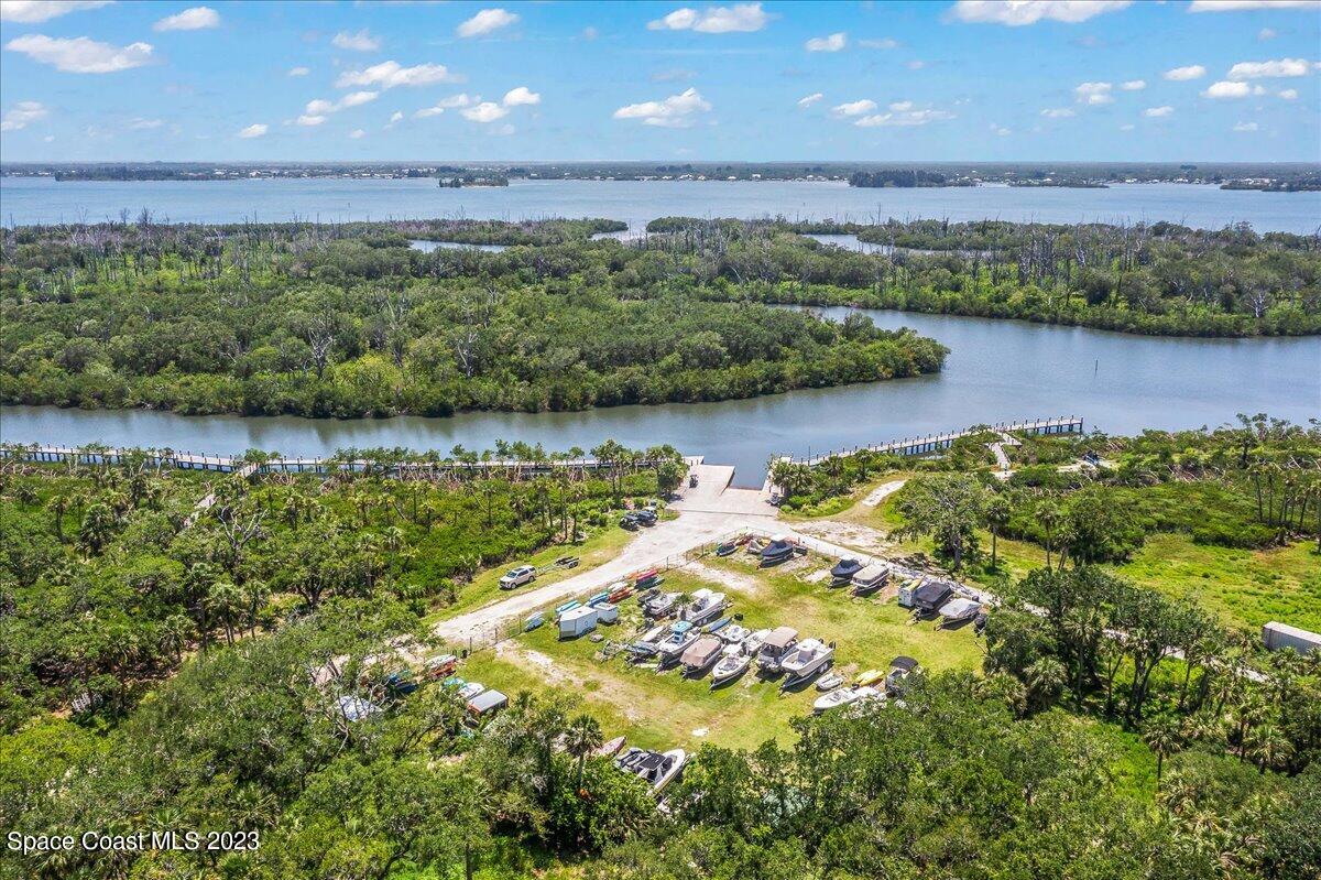 929 Aquarina Boulevard