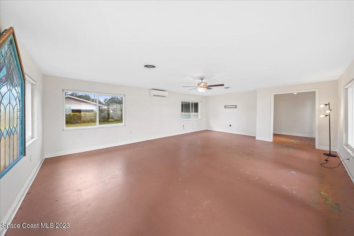 1136 Riverside Drive